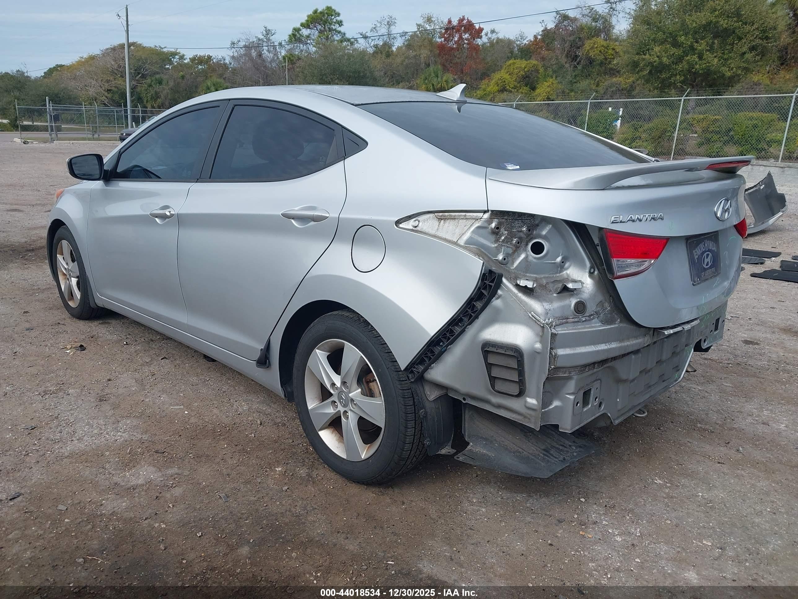 HYUNDAI ELANTRA image 3