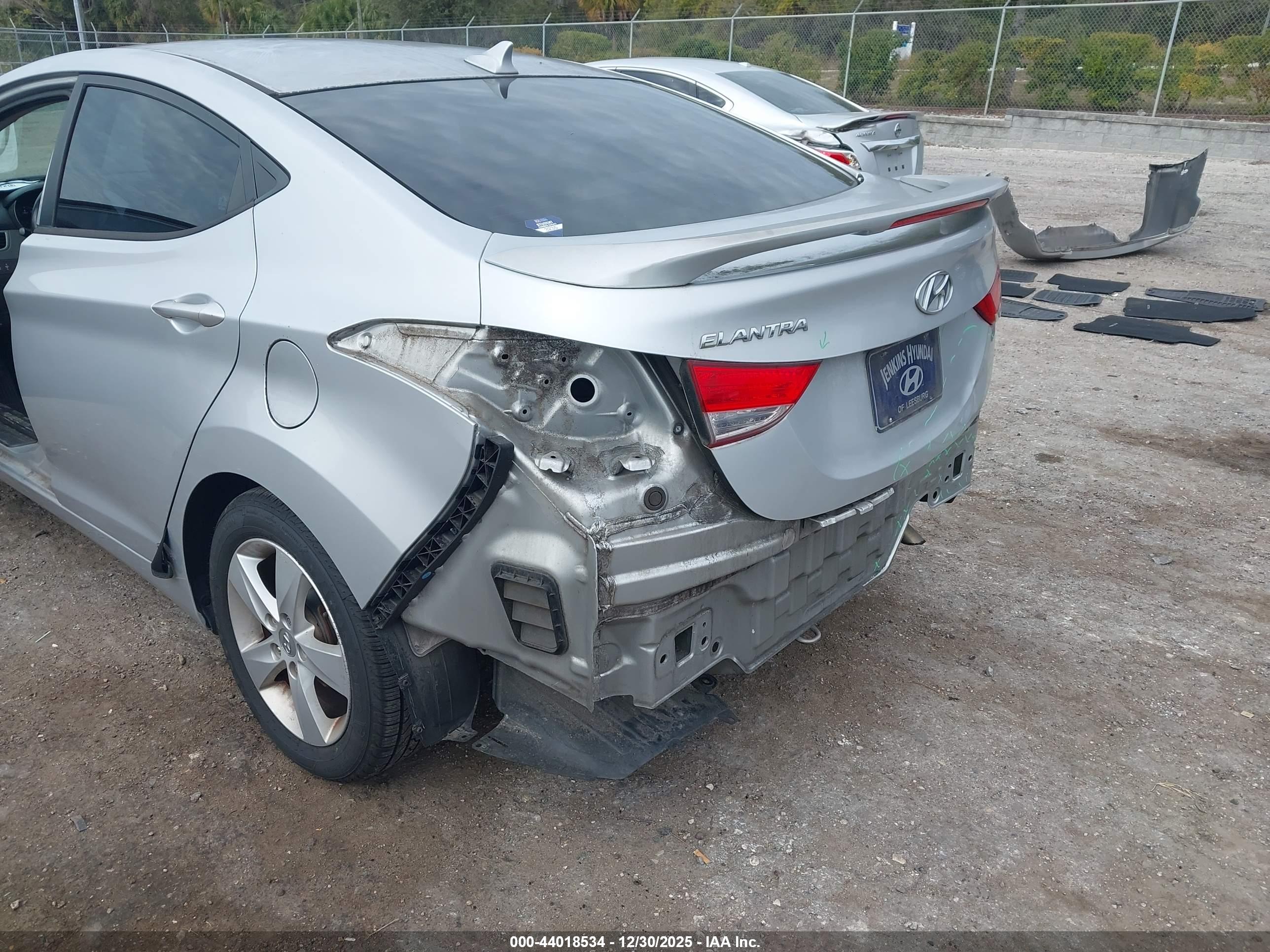 HYUNDAI ELANTRA image 6