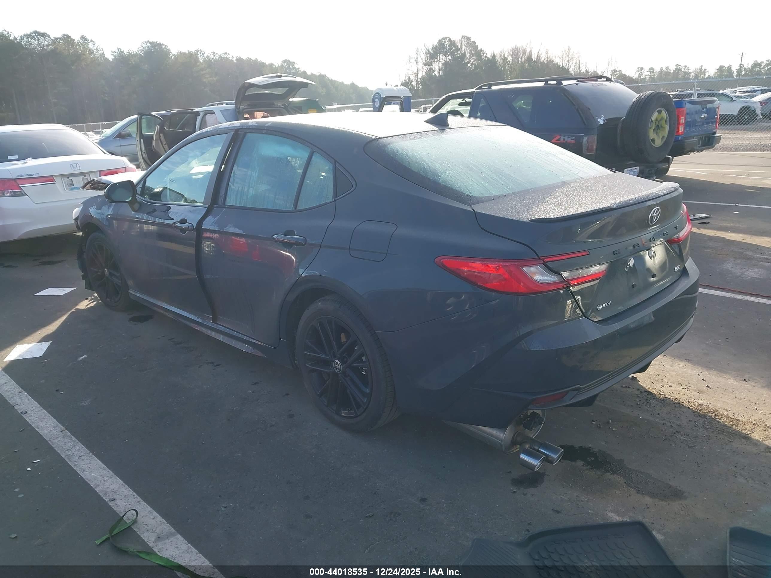TOYOTA CAMRY image 3