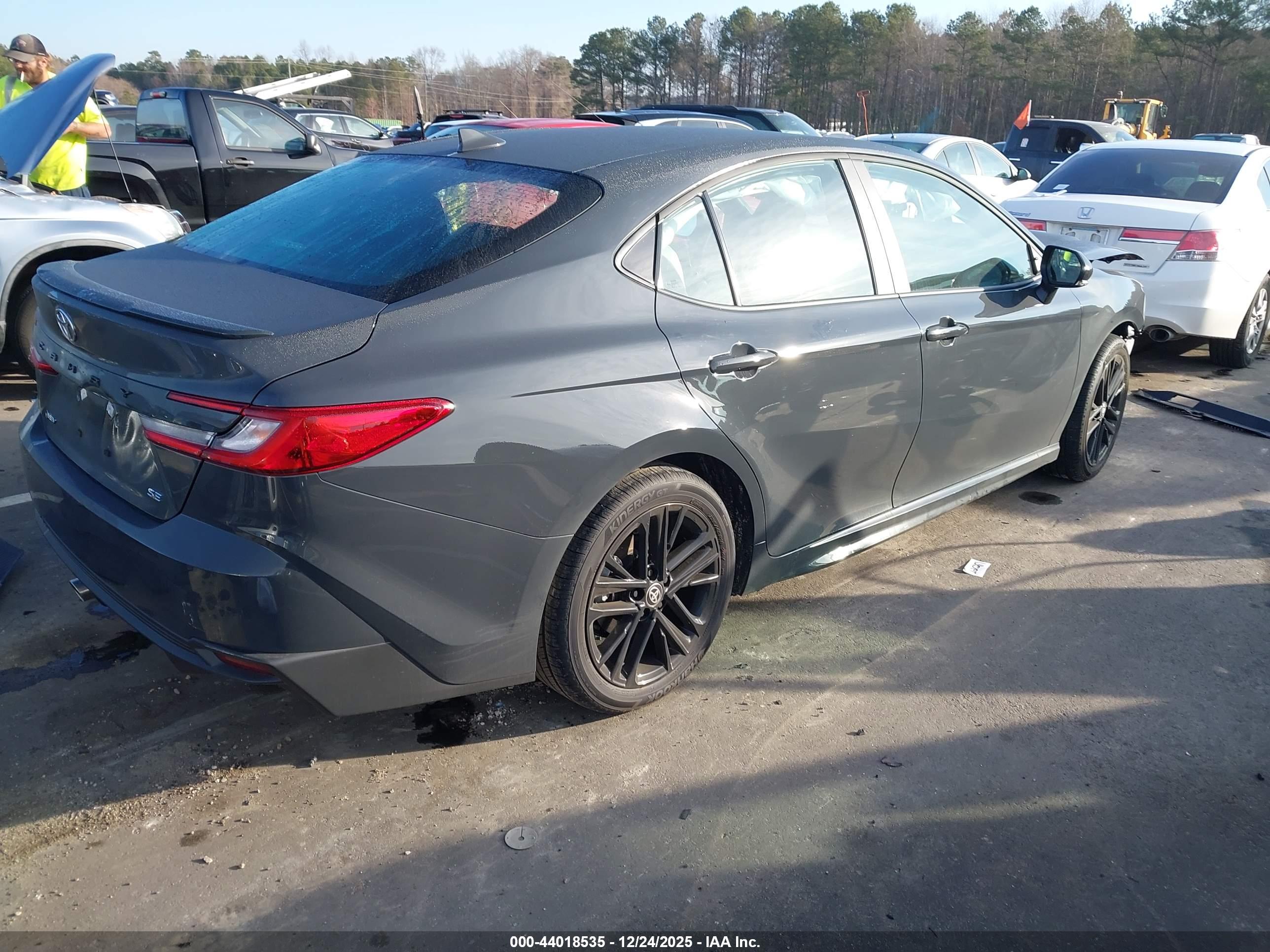 TOYOTA CAMRY image 4
