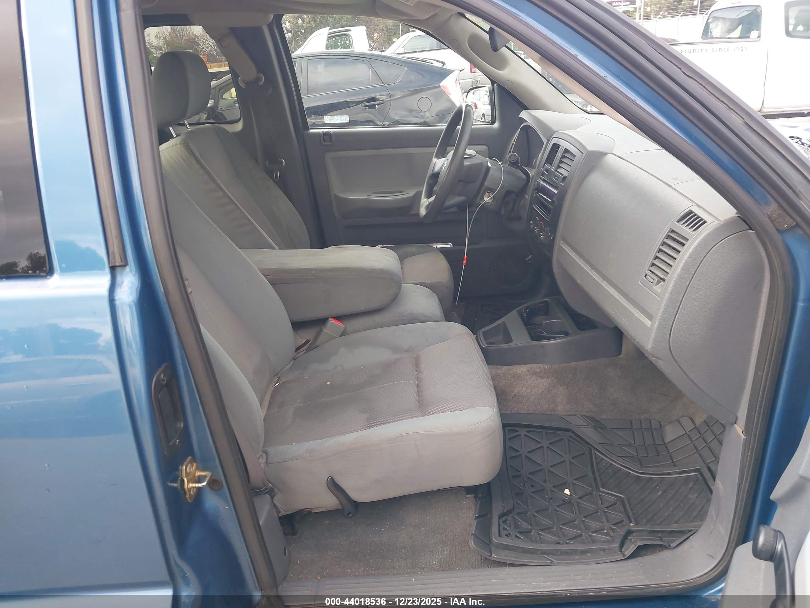 DODGE DAKOTA image 5