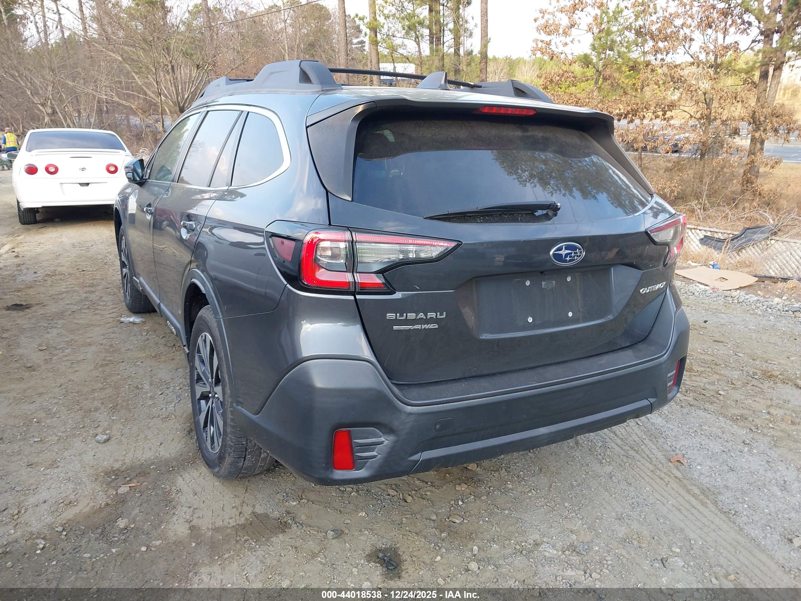 SUBARU OUTBACK image 3