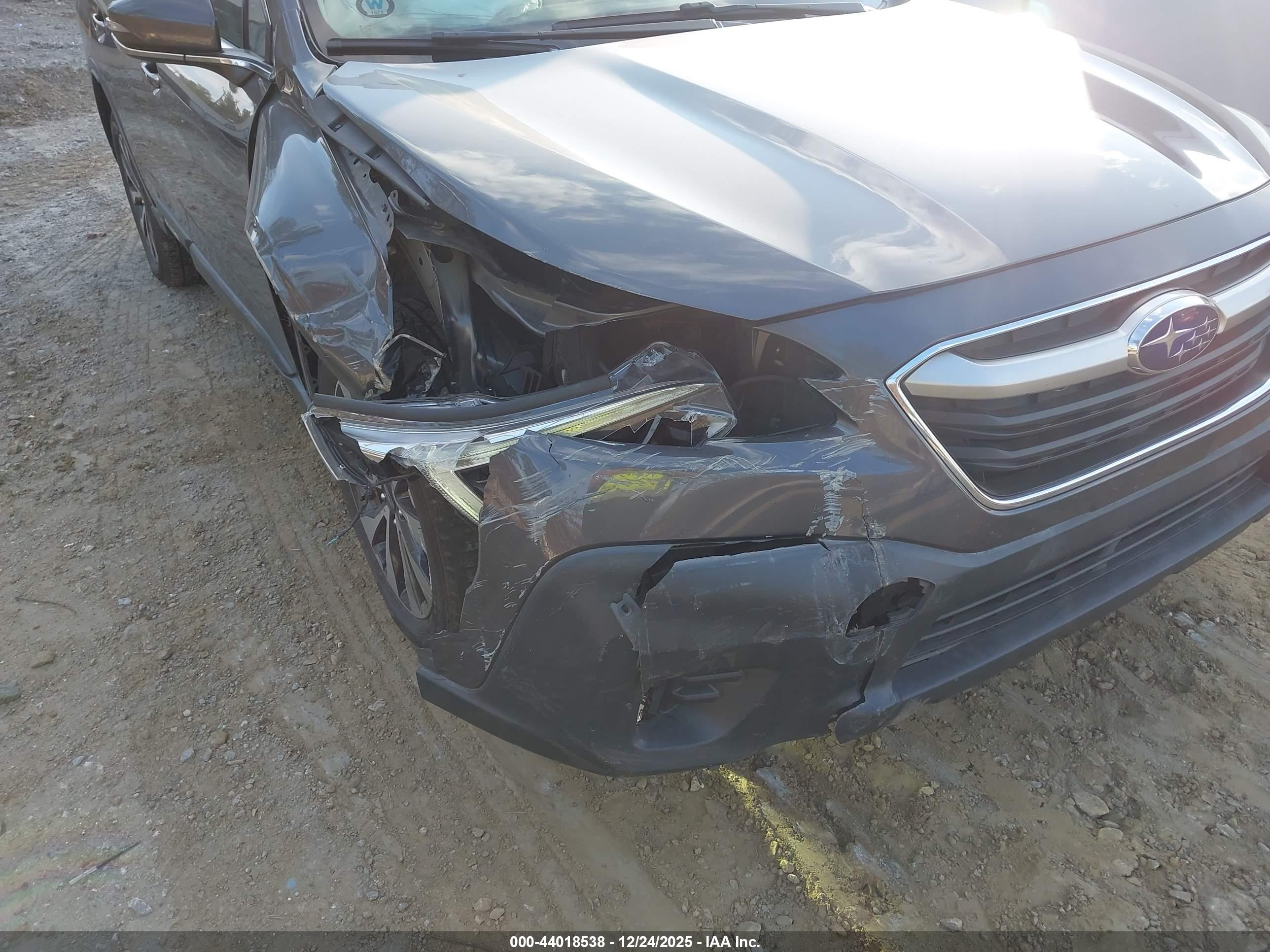 SUBARU OUTBACK image 6