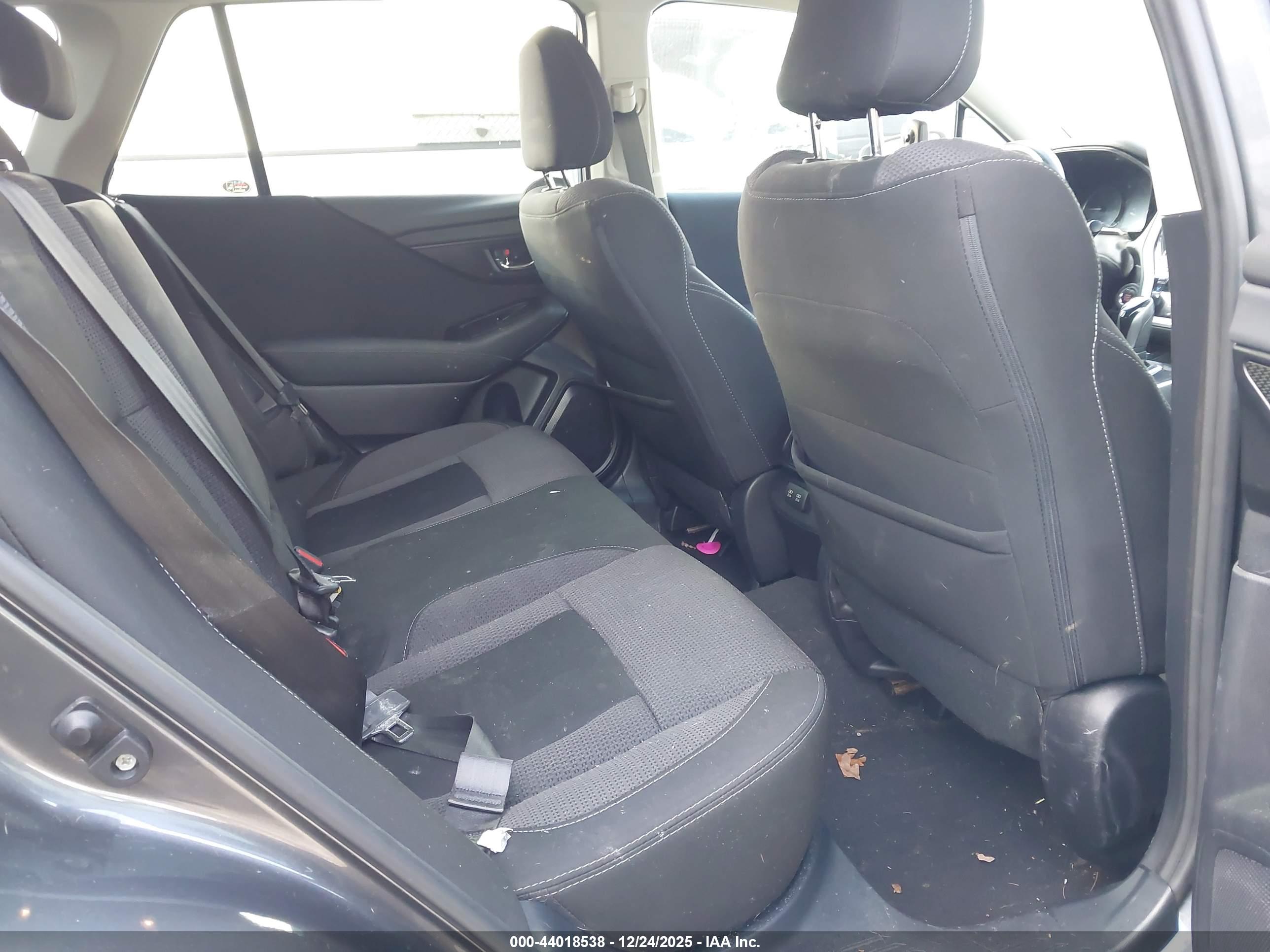 SUBARU OUTBACK image 8