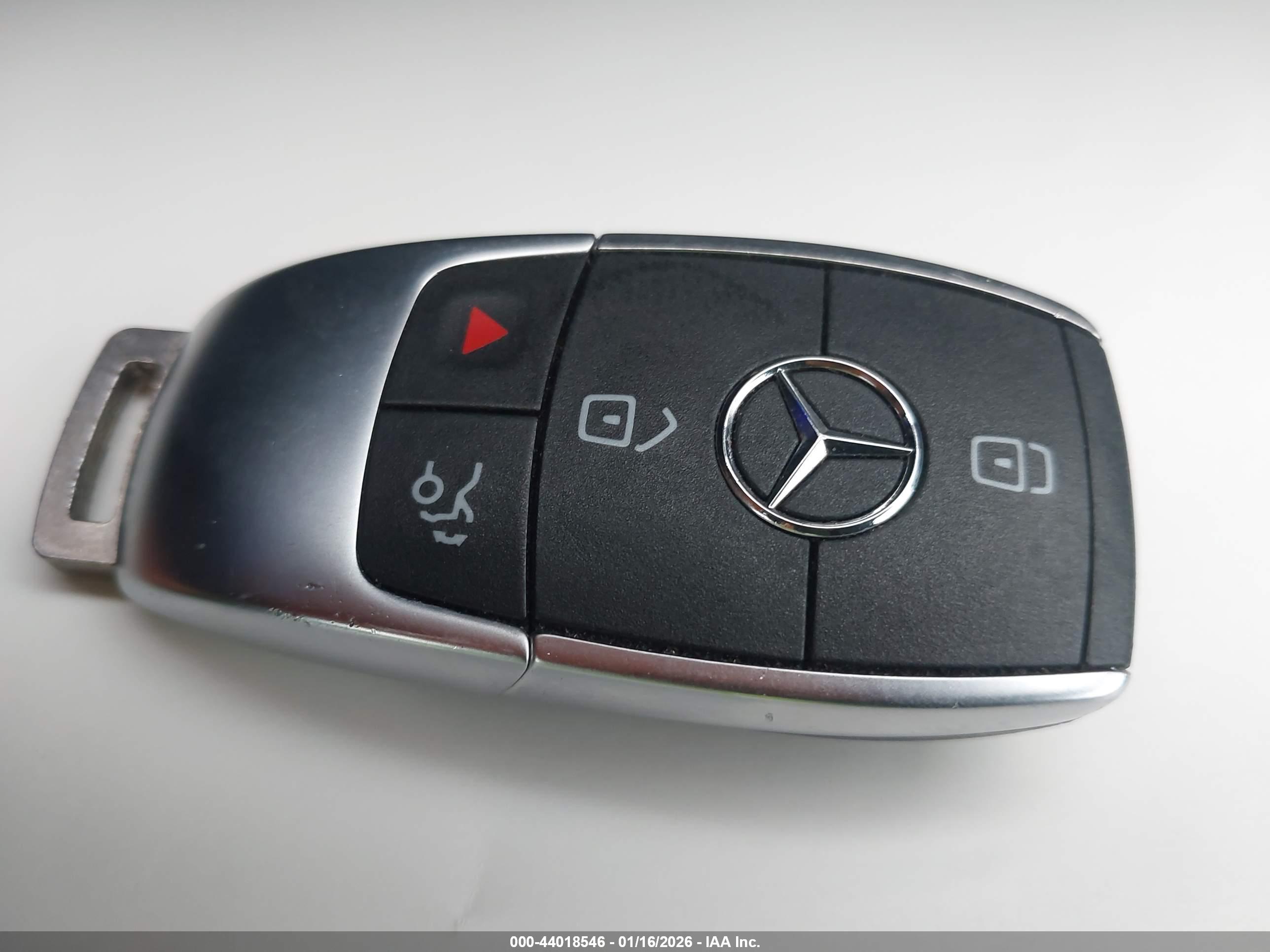 MERCEDES-BENZ GLS image 11