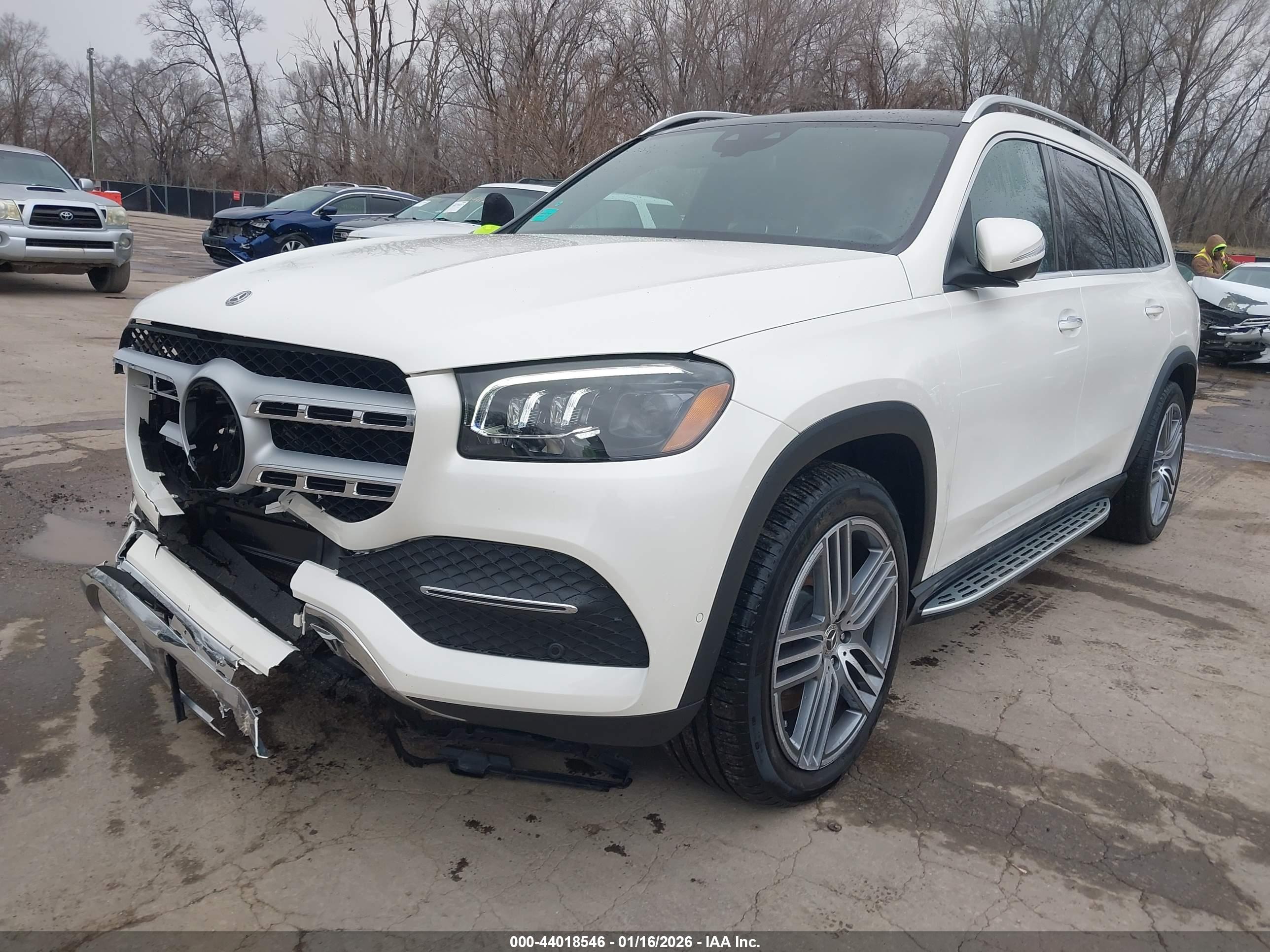 MERCEDES-BENZ GLS image 2