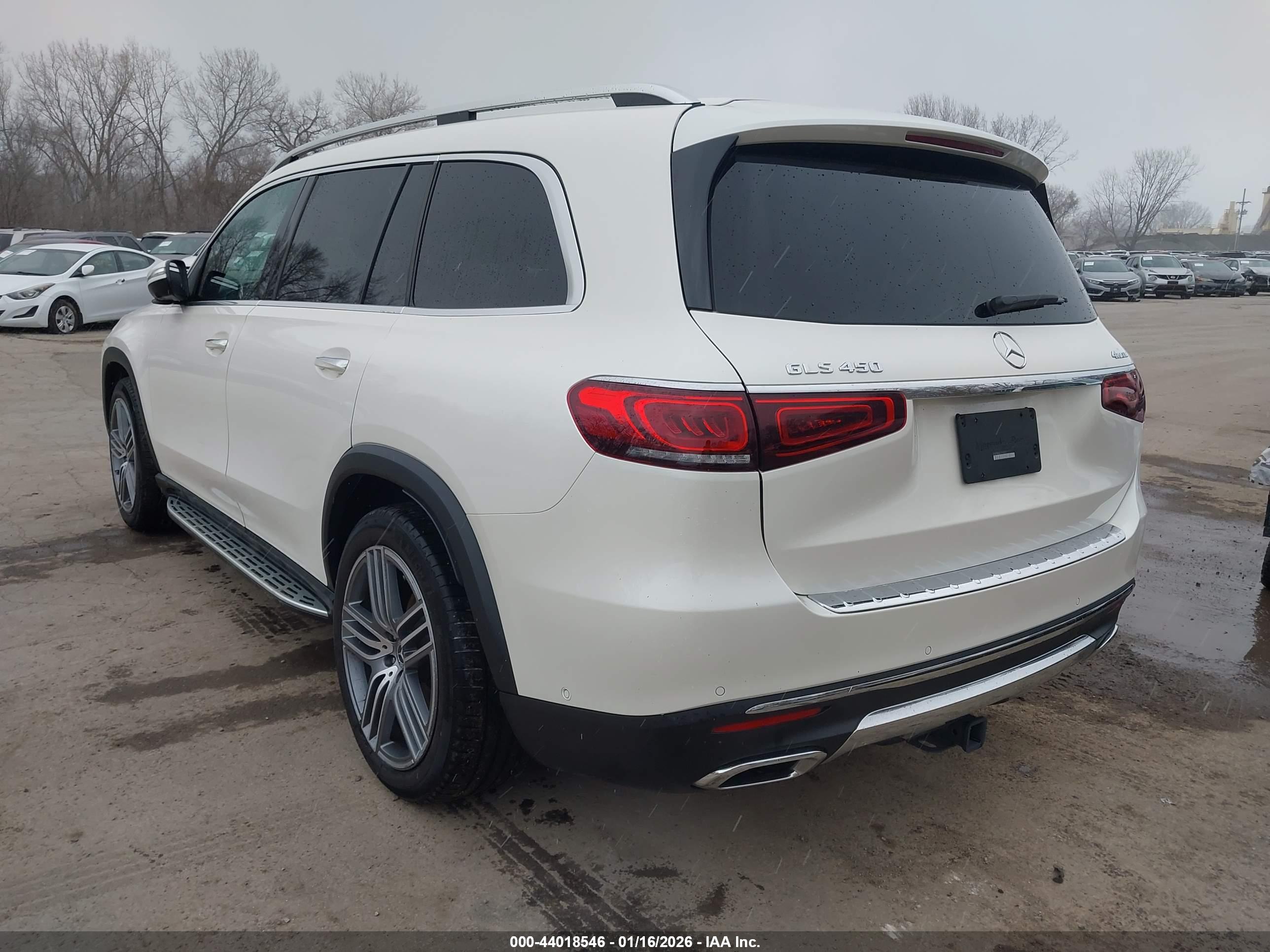 MERCEDES-BENZ GLS image 3