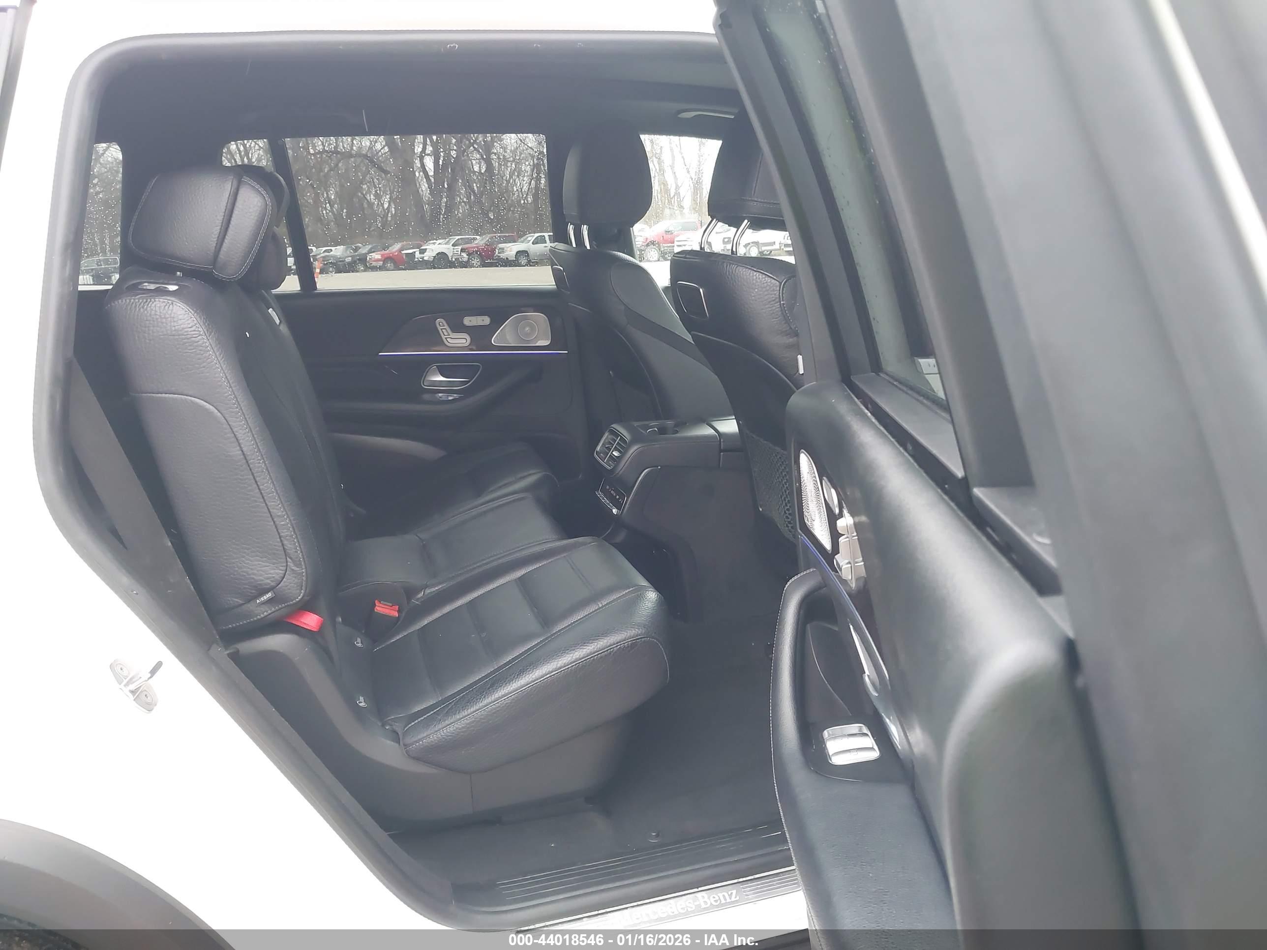 MERCEDES-BENZ GLS image 8