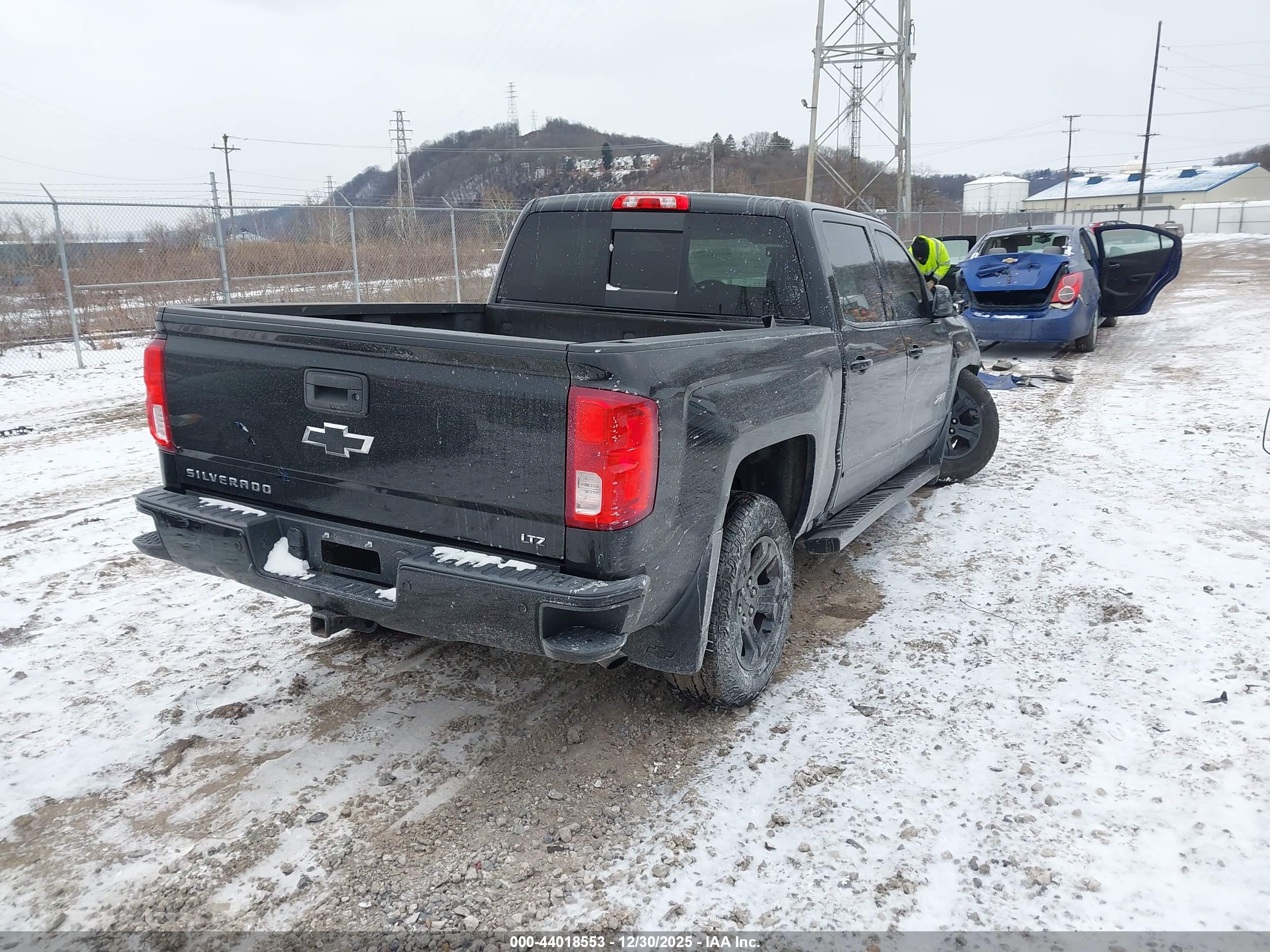 CHEVROLET SILVERADO image 4