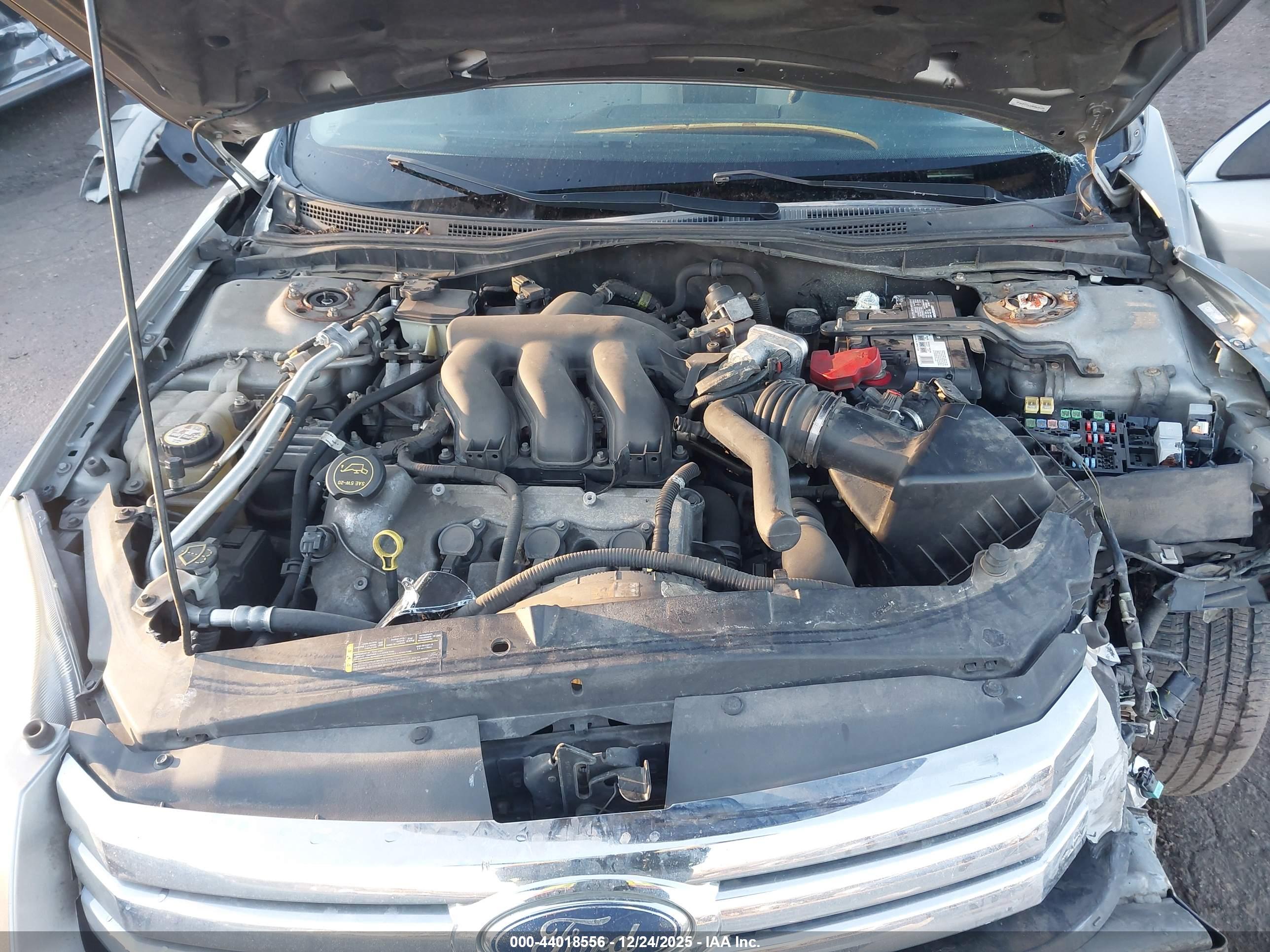FORD FUSION image 10
