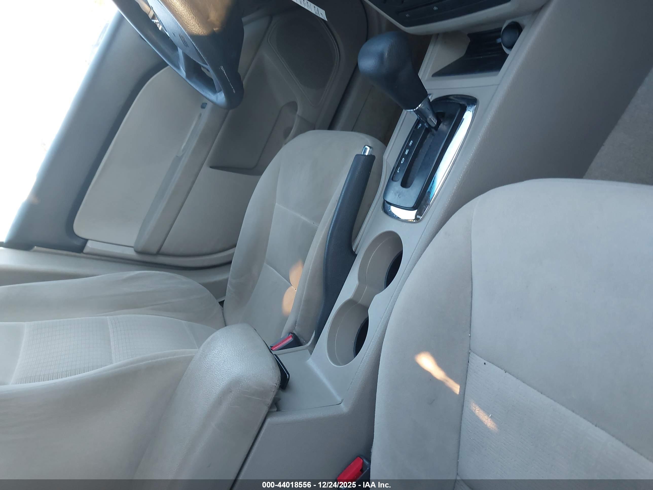 FORD FUSION image 5