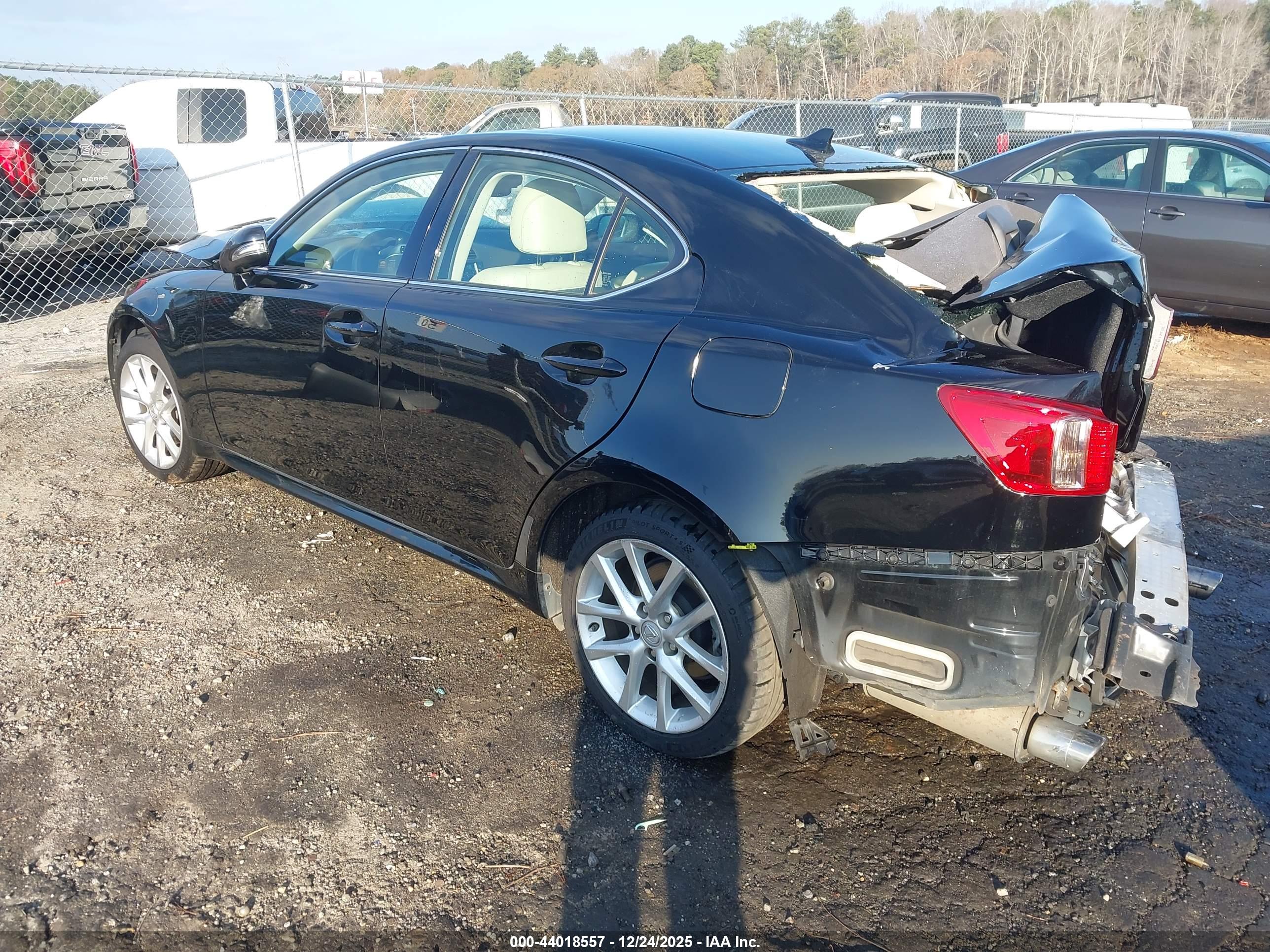 LEXUS IS image 3