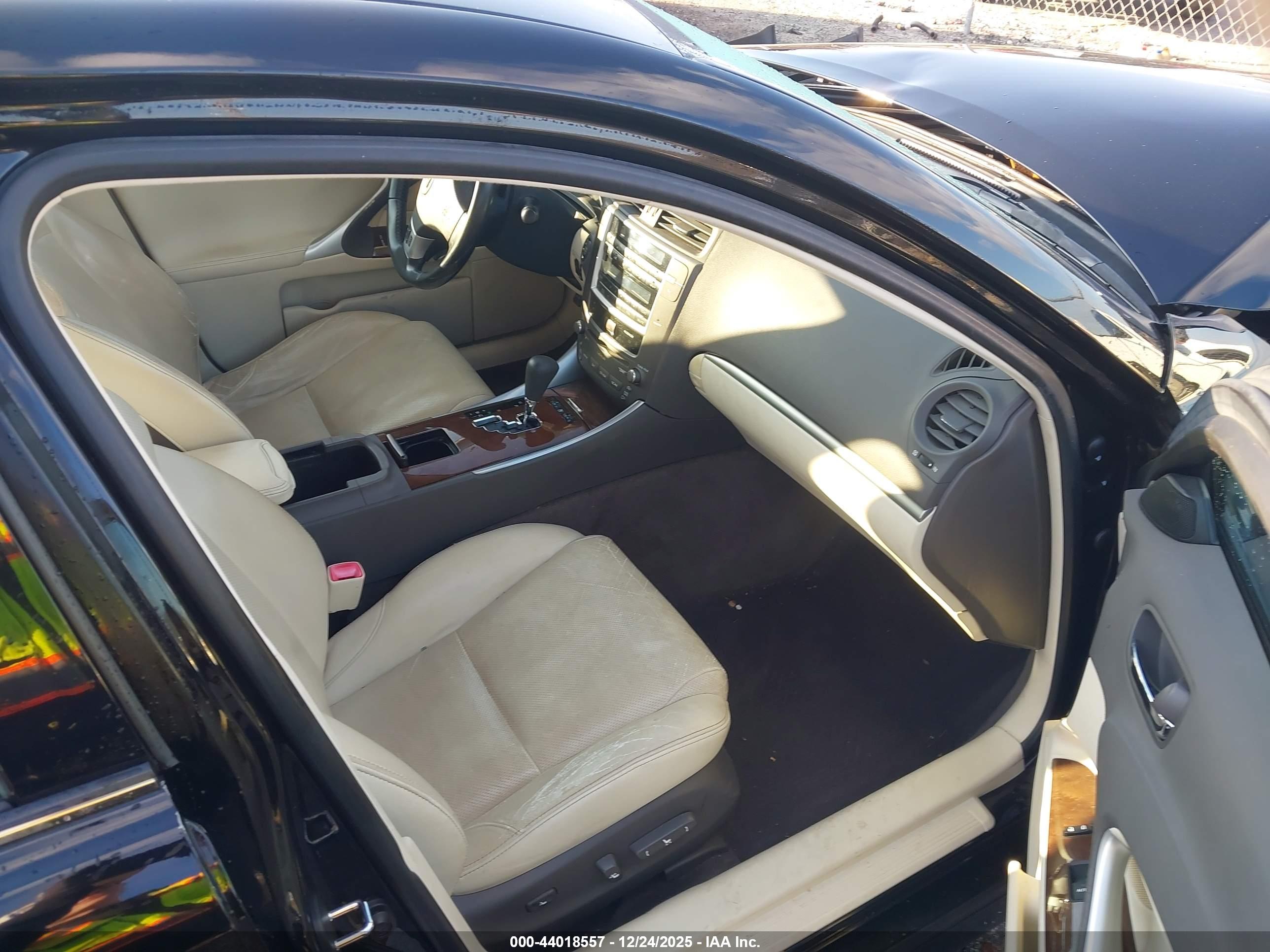 LEXUS IS image 5