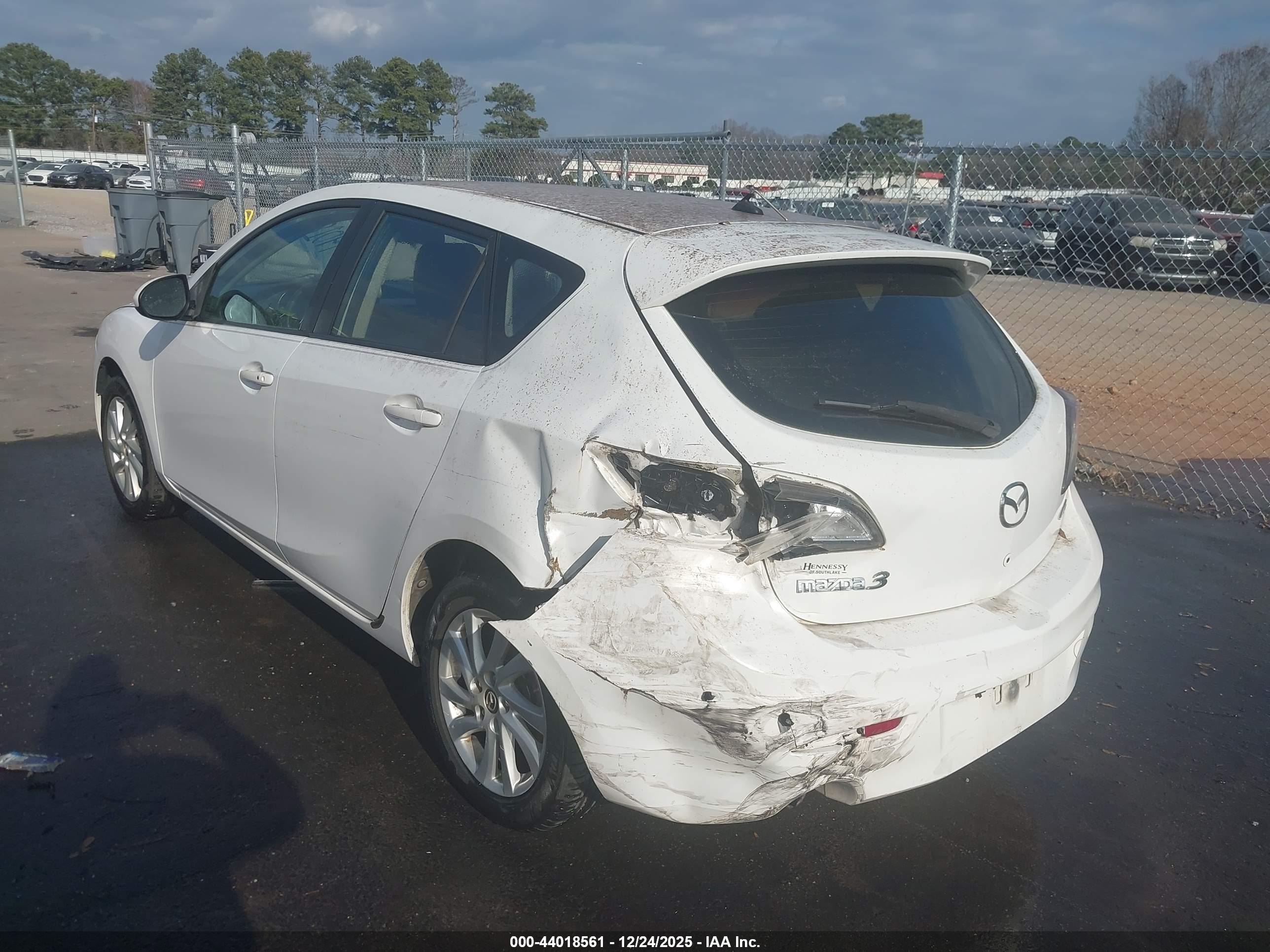 MAZDA MAZDA3 image 3