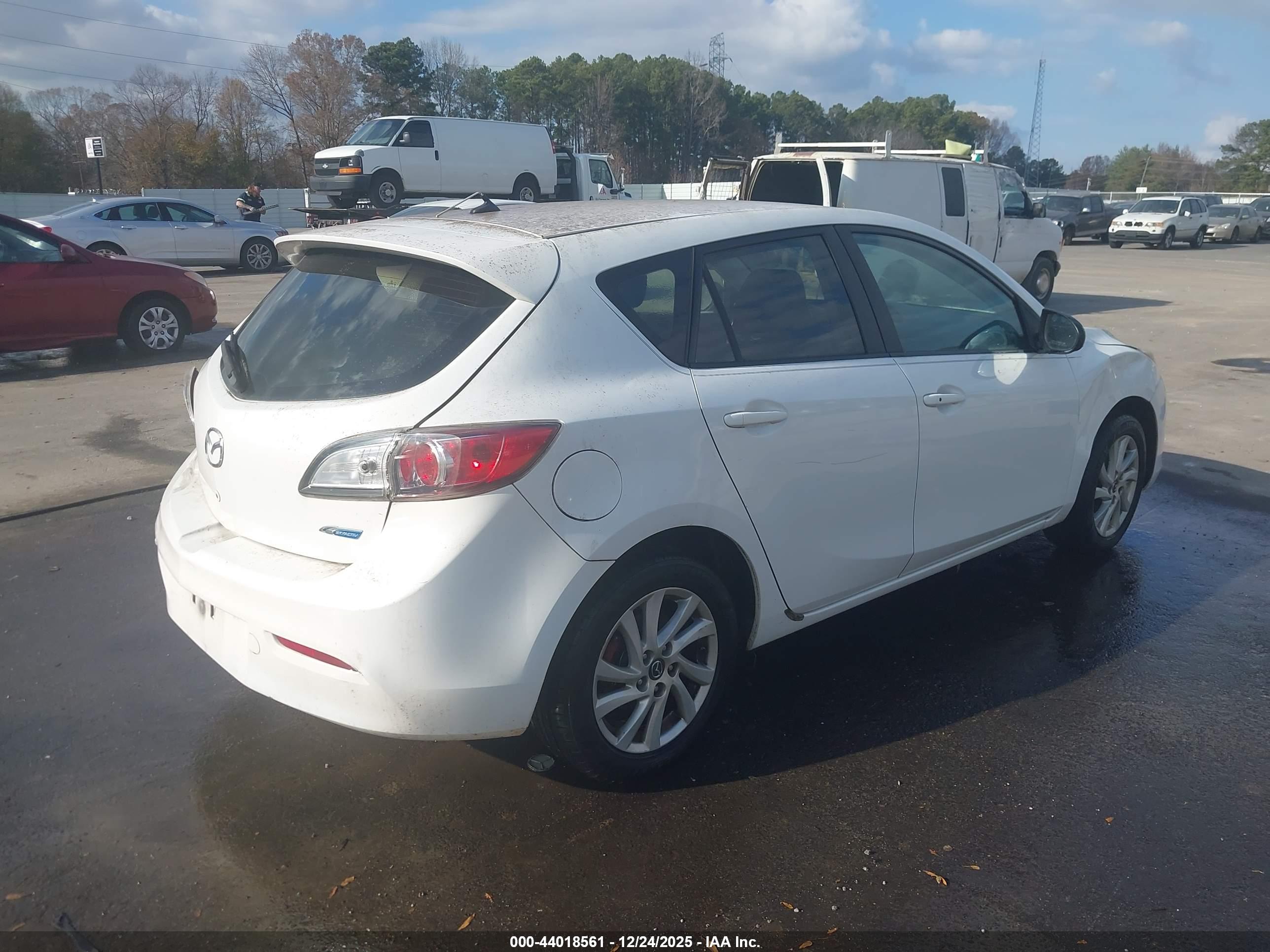 MAZDA MAZDA3 image 4