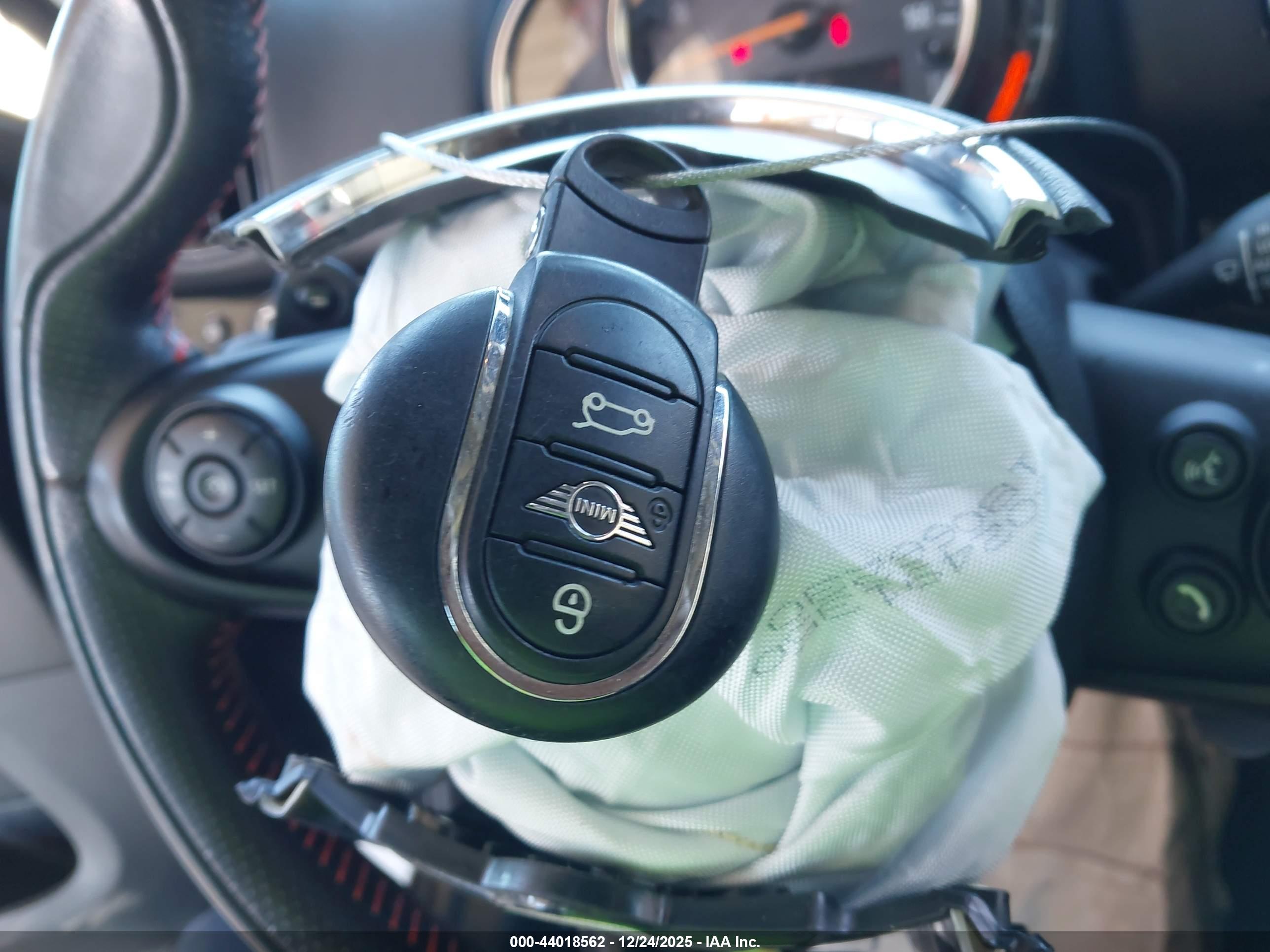 MINI COUNTRYMAN image 11