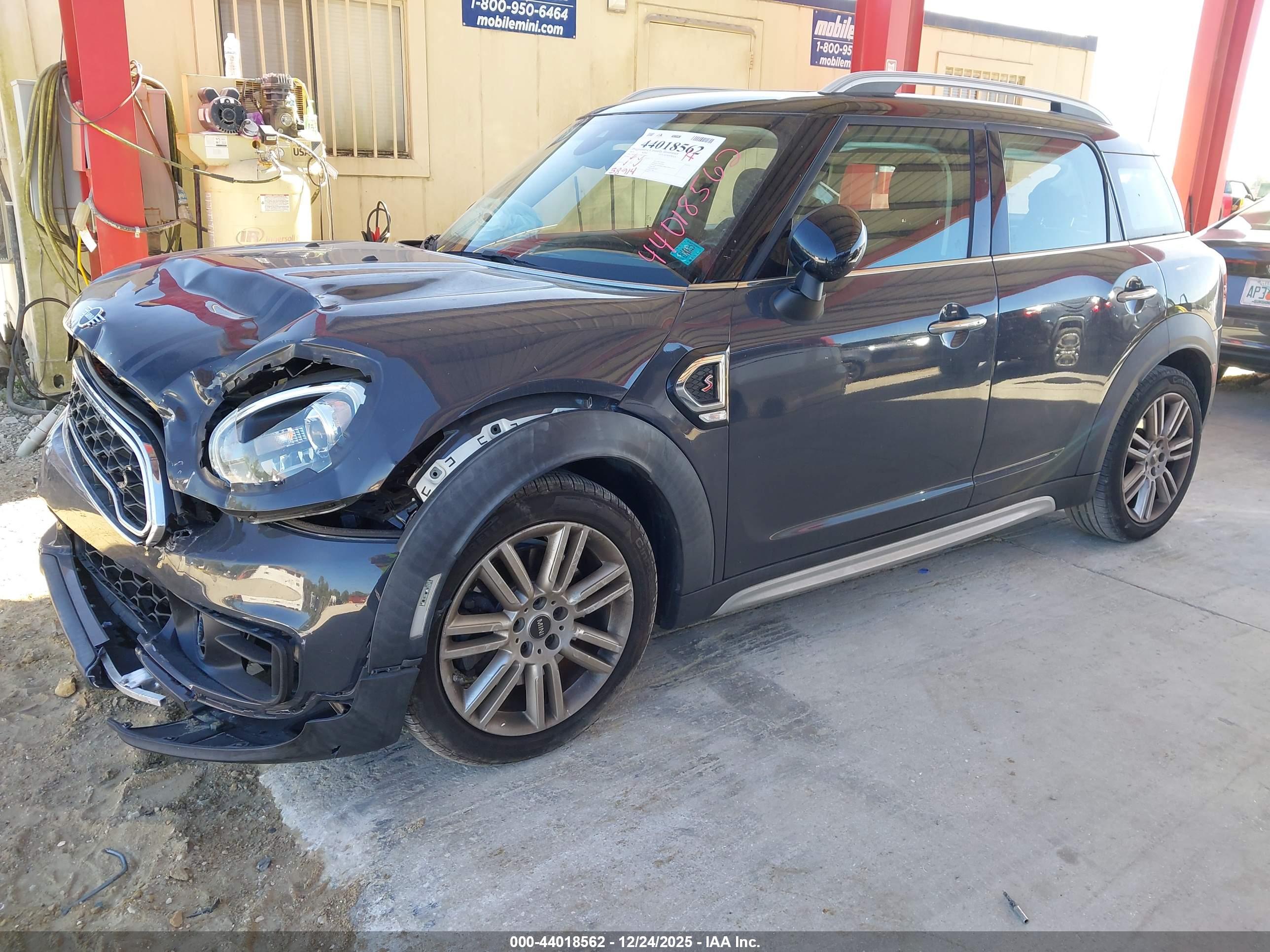 MINI COUNTRYMAN image 2