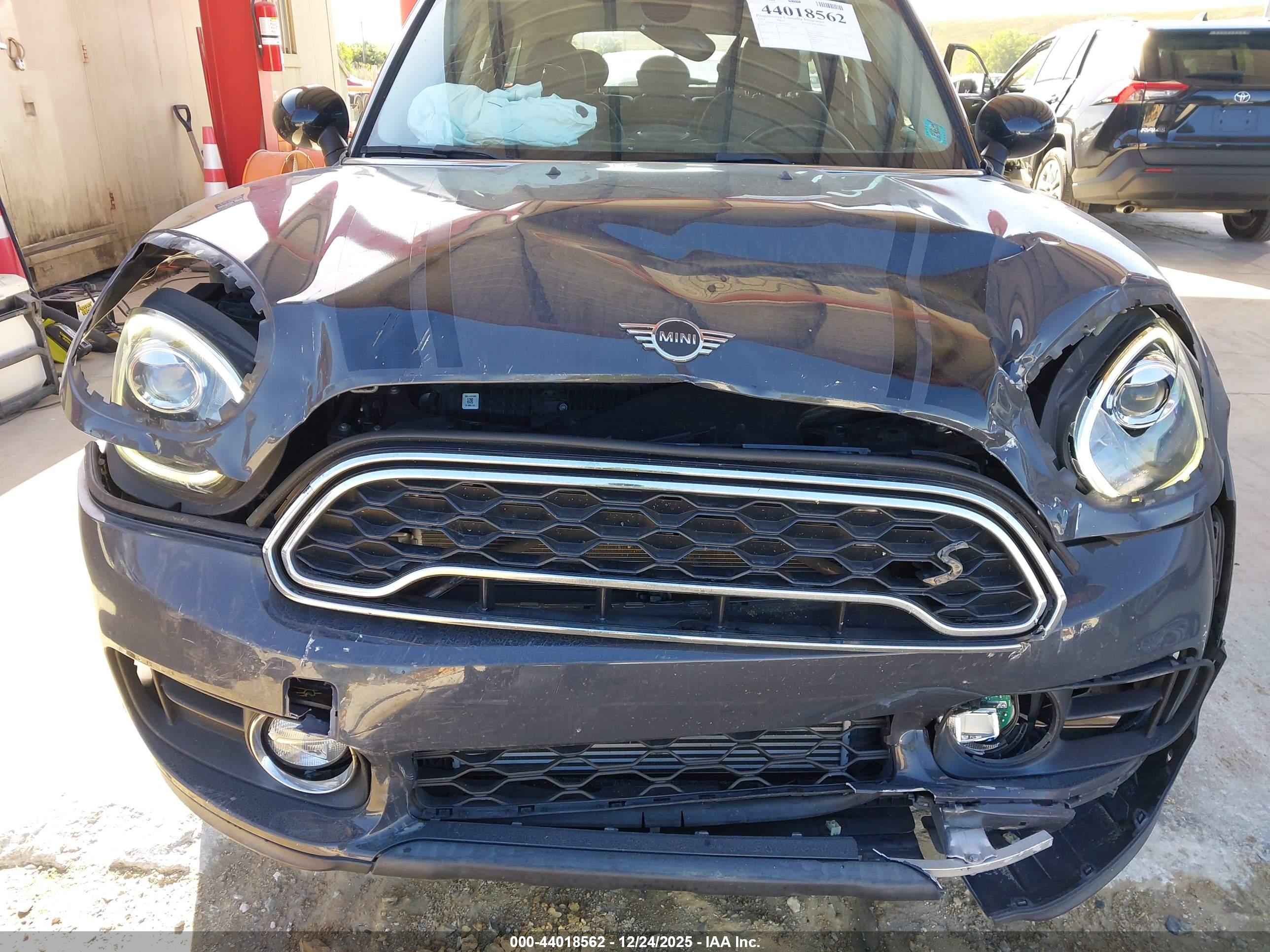 MINI COUNTRYMAN image 6