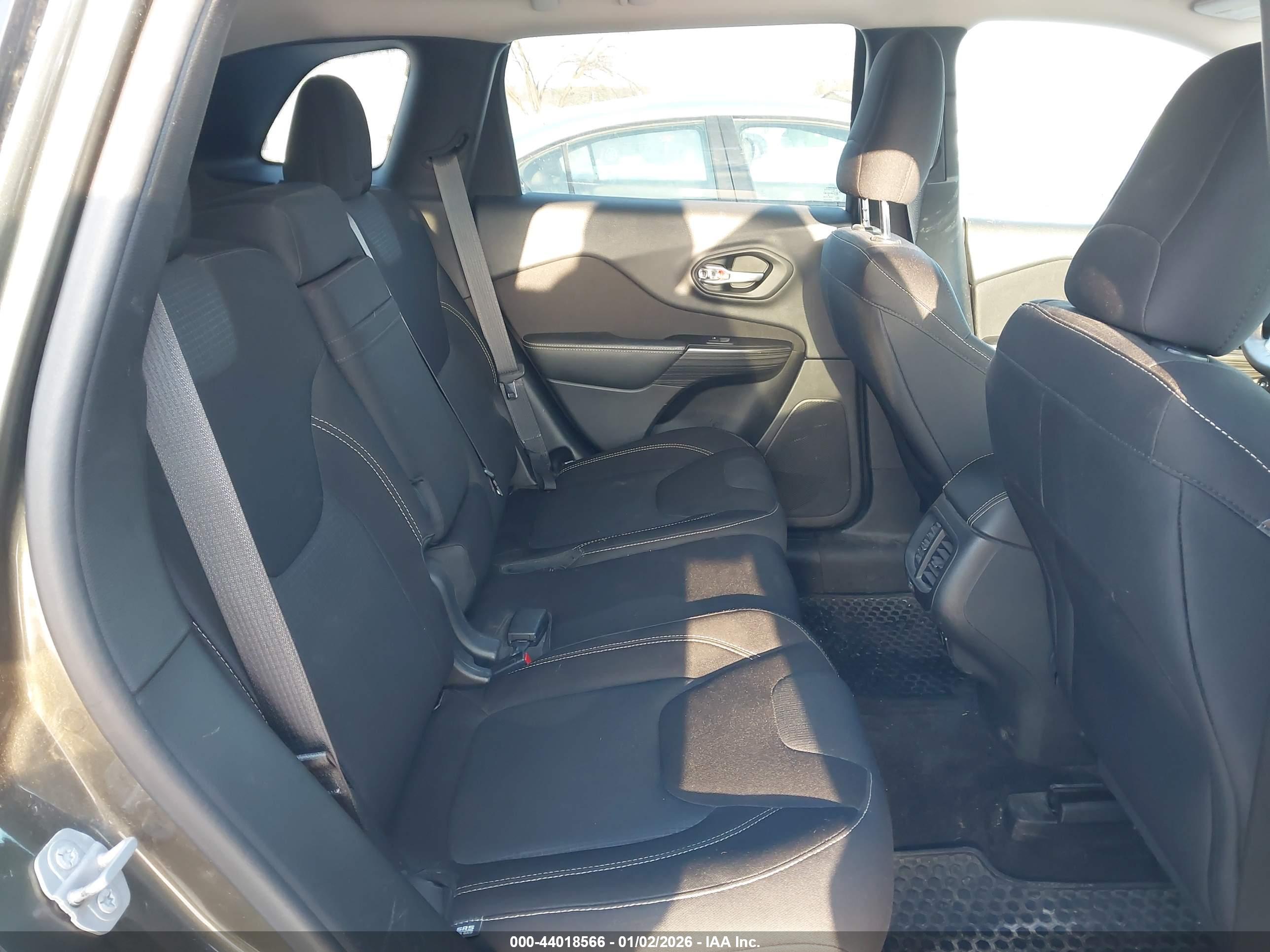 JEEP CHEROKEE image 8