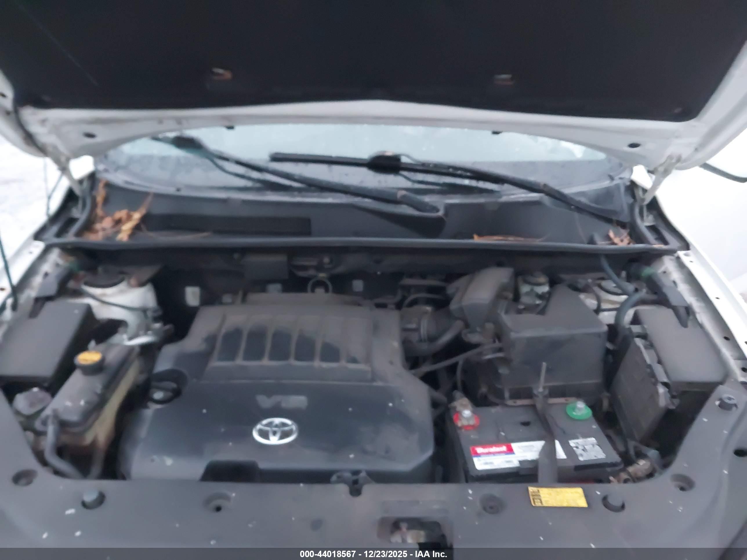 TOYOTA RAV4 image 10