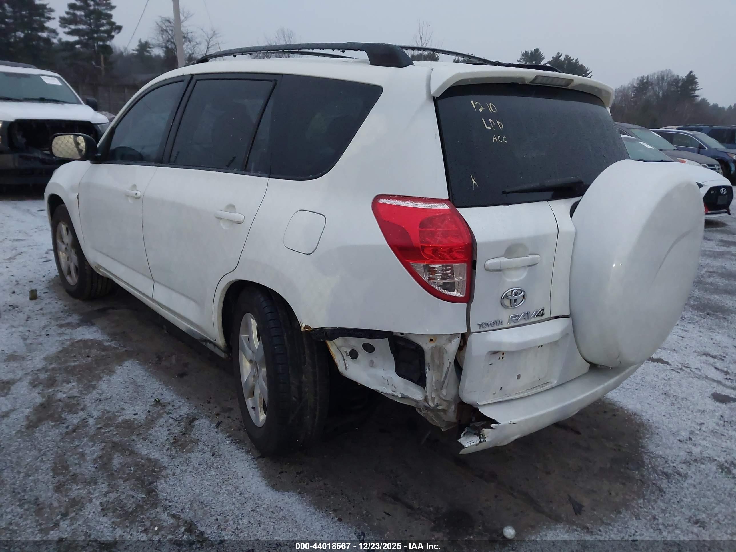 TOYOTA RAV4 image 3