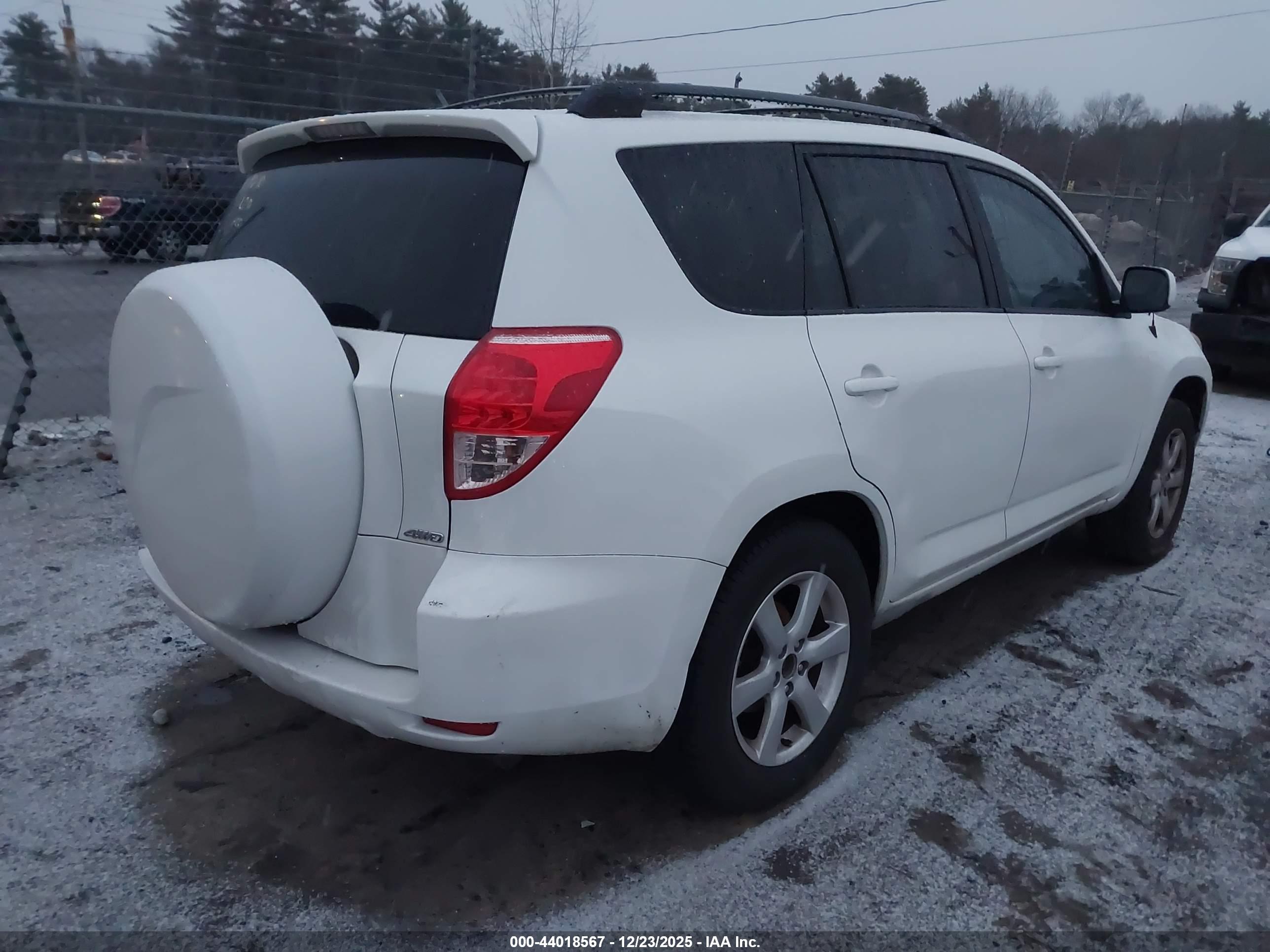 TOYOTA RAV4 image 4