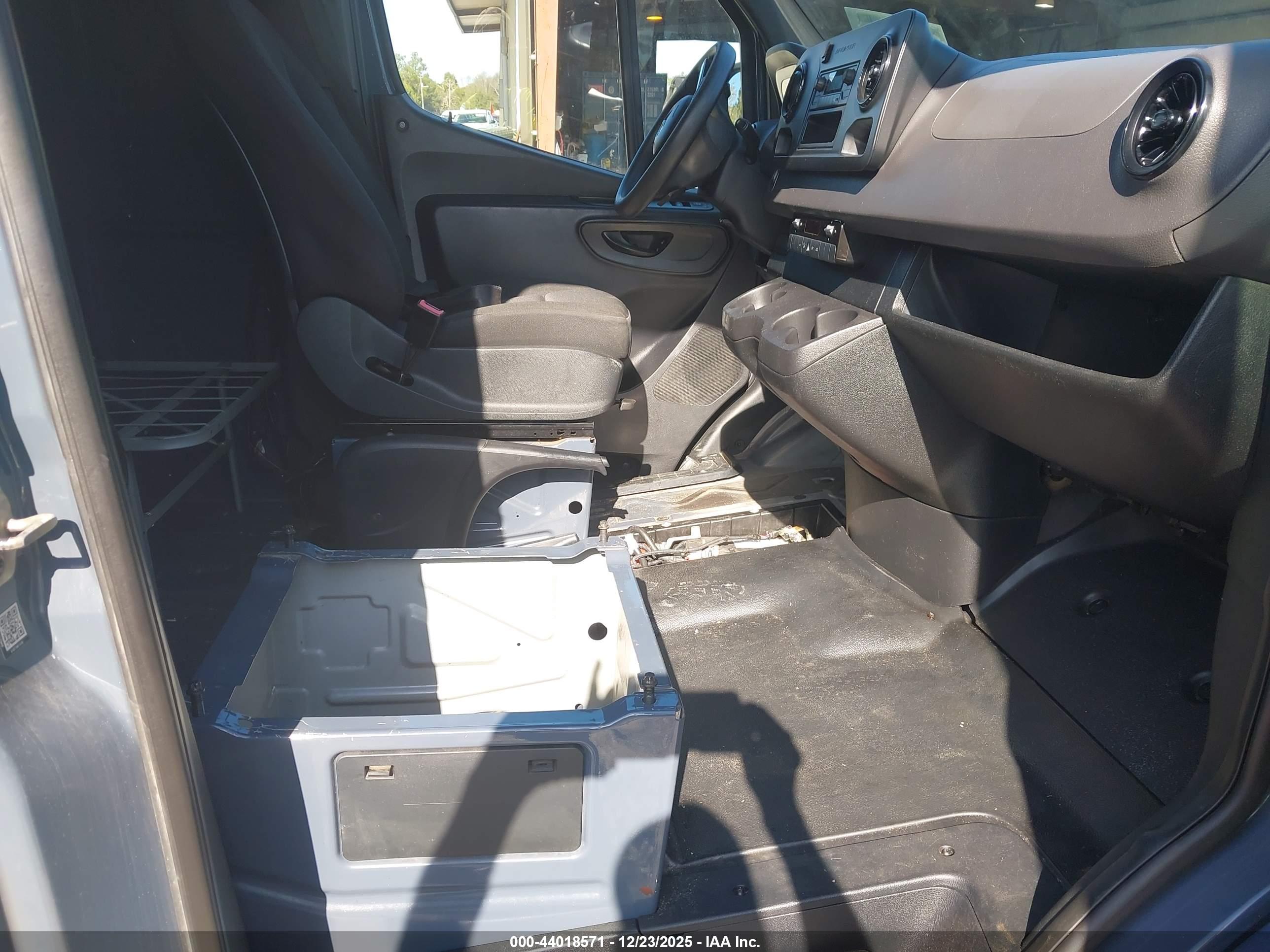 MERCEDES-BENZ SPRINTER image 5