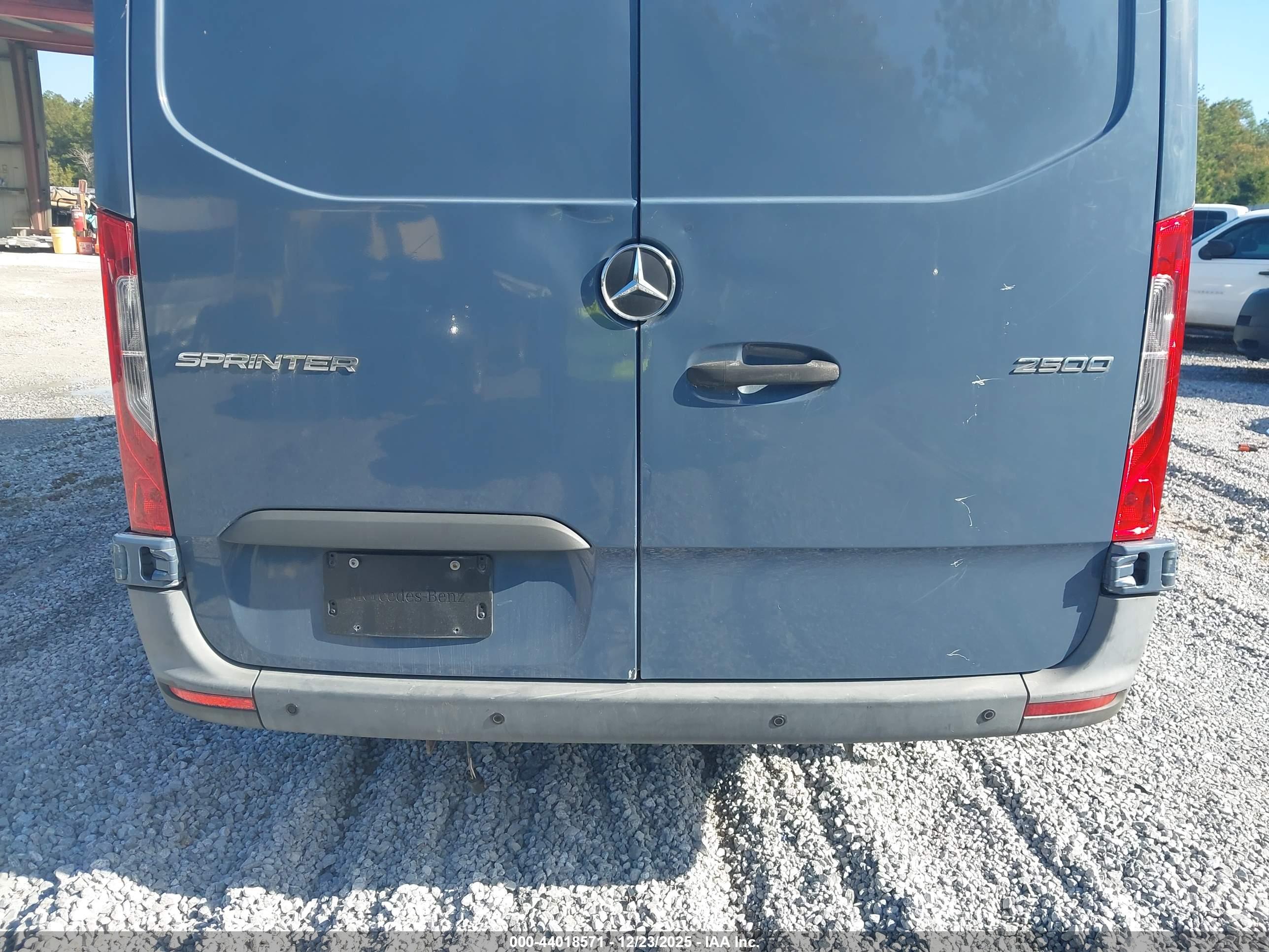 MERCEDES-BENZ SPRINTER image 6
