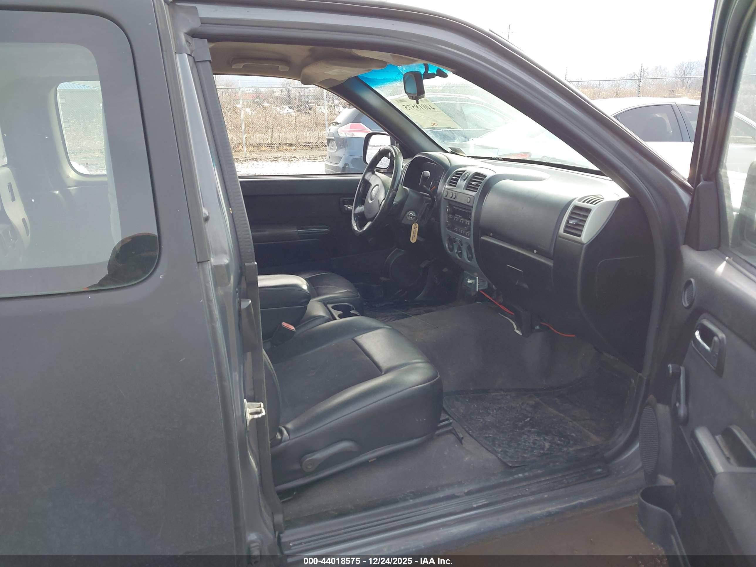 CHEVROLET COLORADO image 5