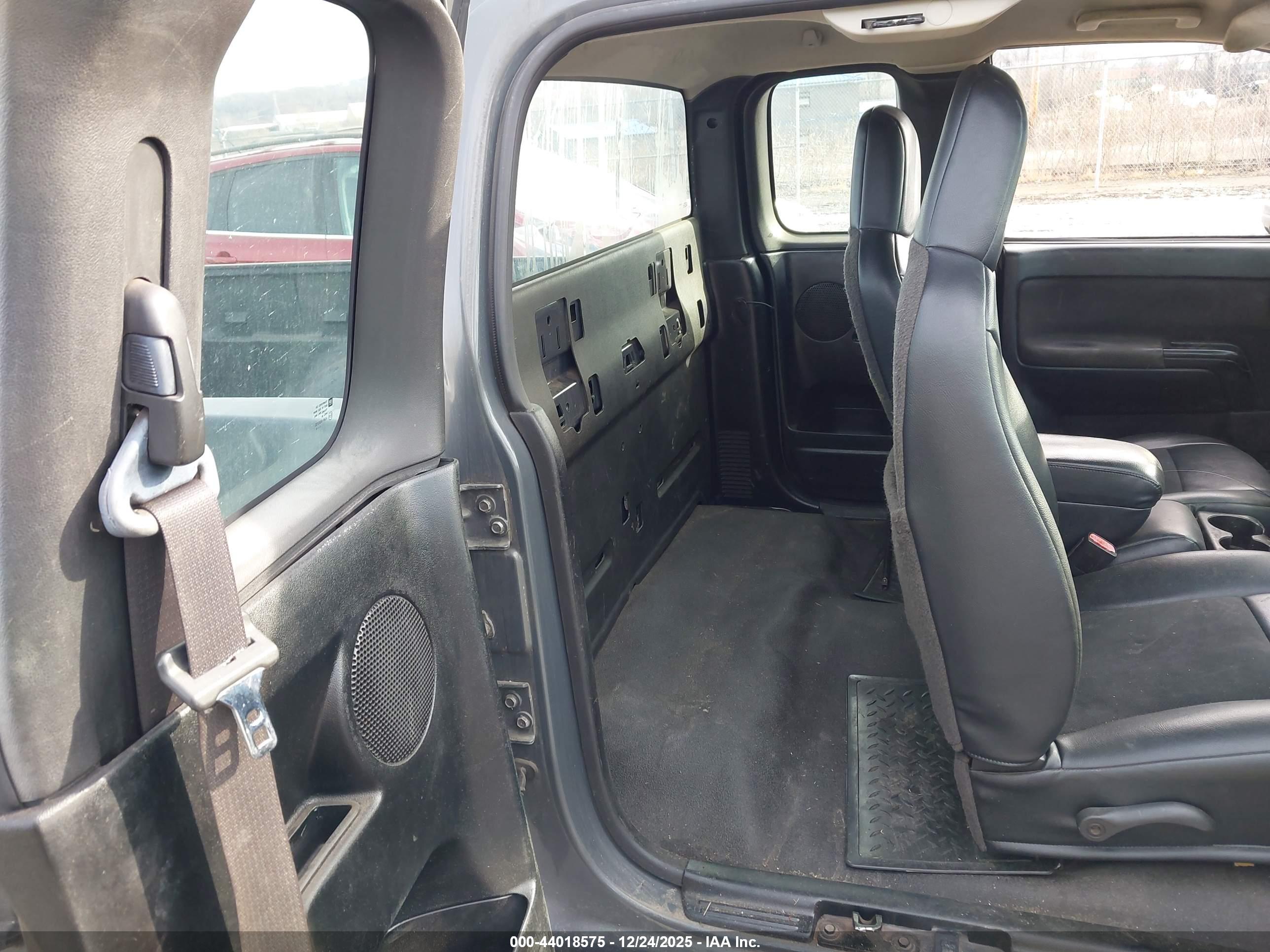 CHEVROLET COLORADO image 8