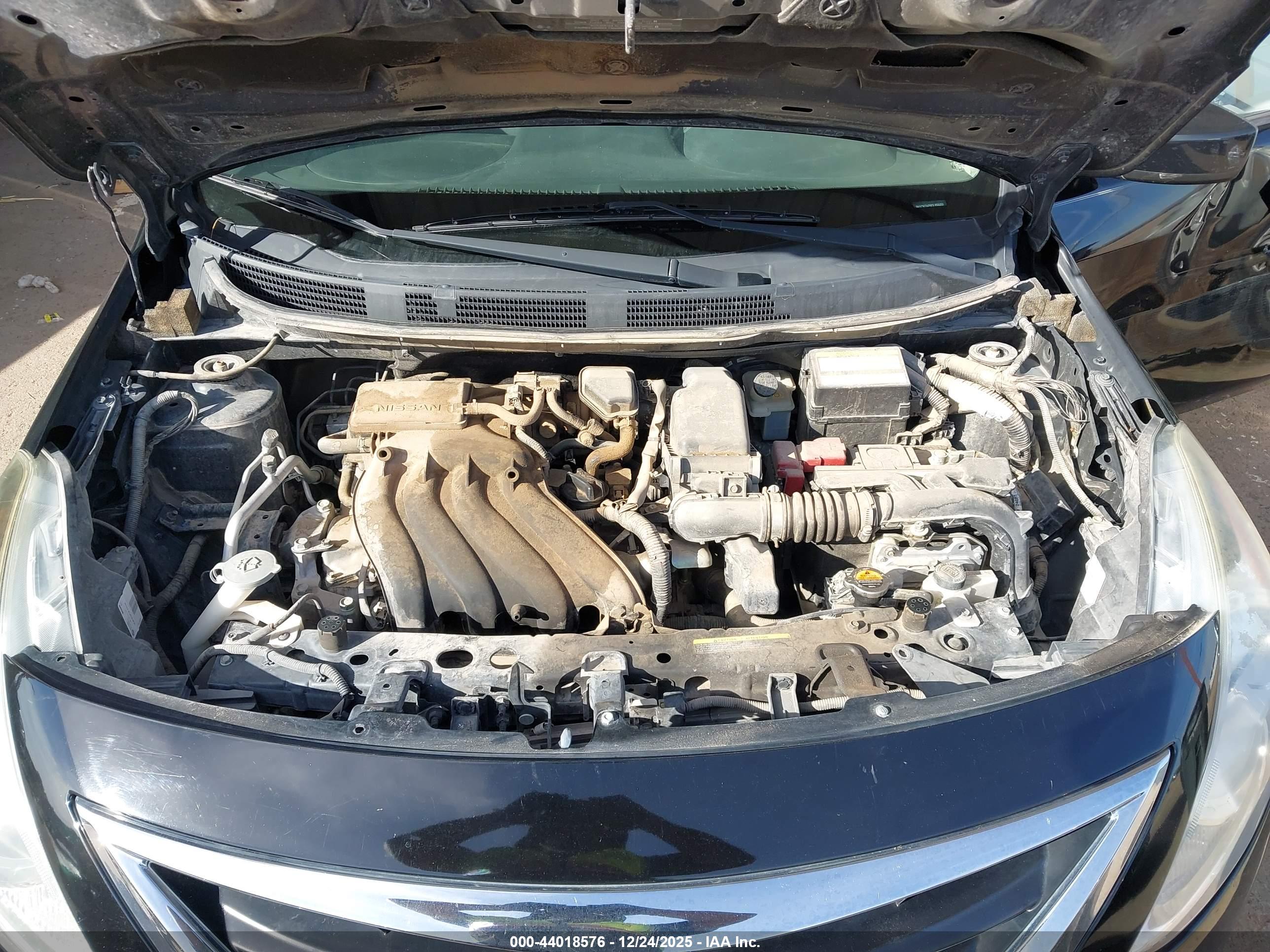 NISSAN VERSA image 10