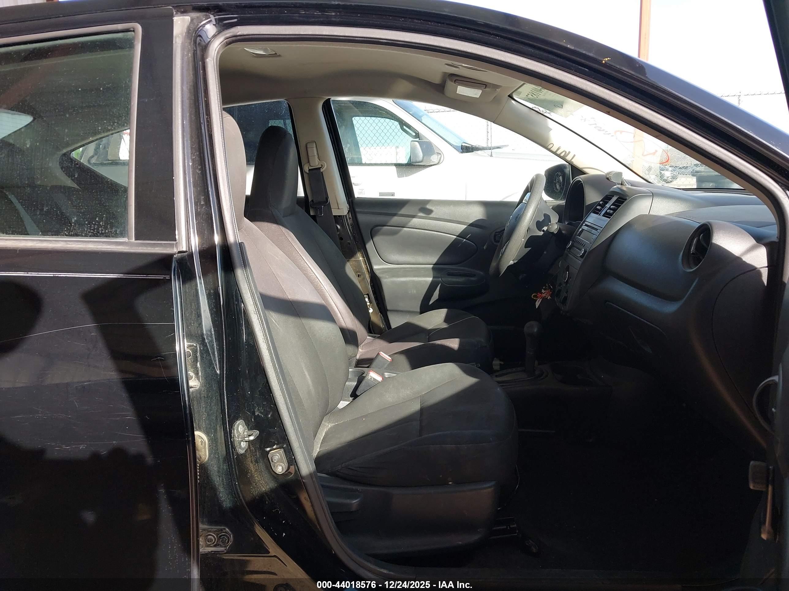 NISSAN VERSA image 5