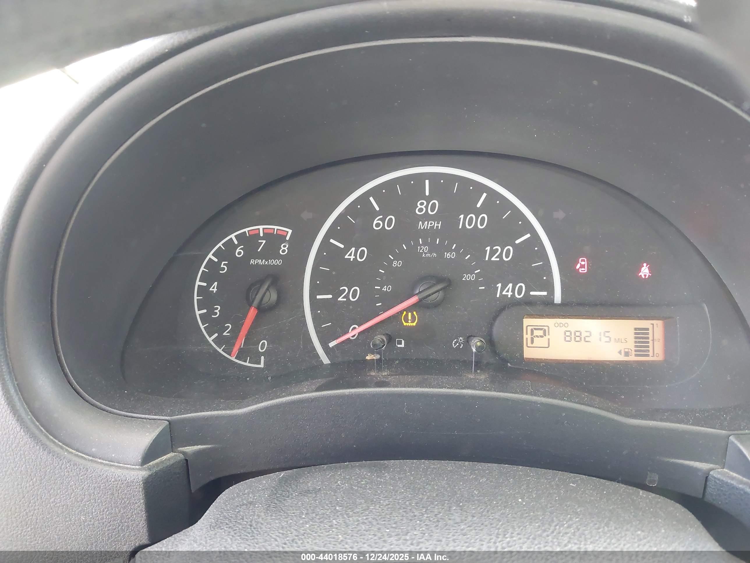 NISSAN VERSA image 7