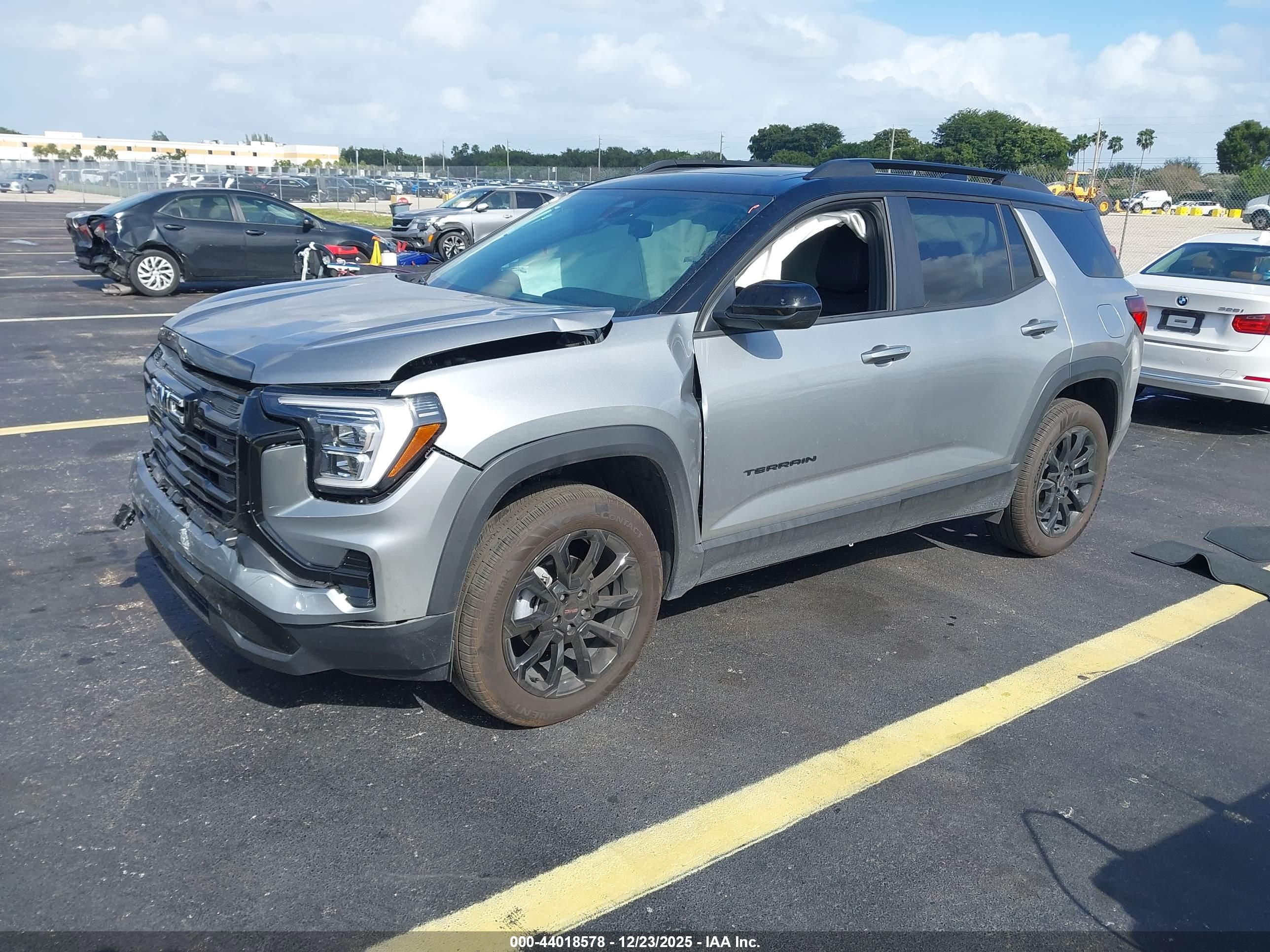 GMC TERRAIN image 2