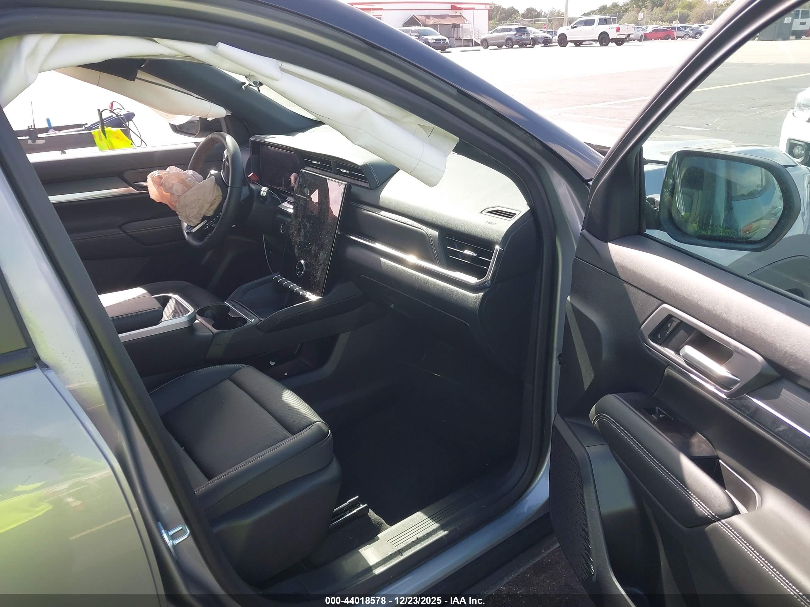 GMC TERRAIN image 5