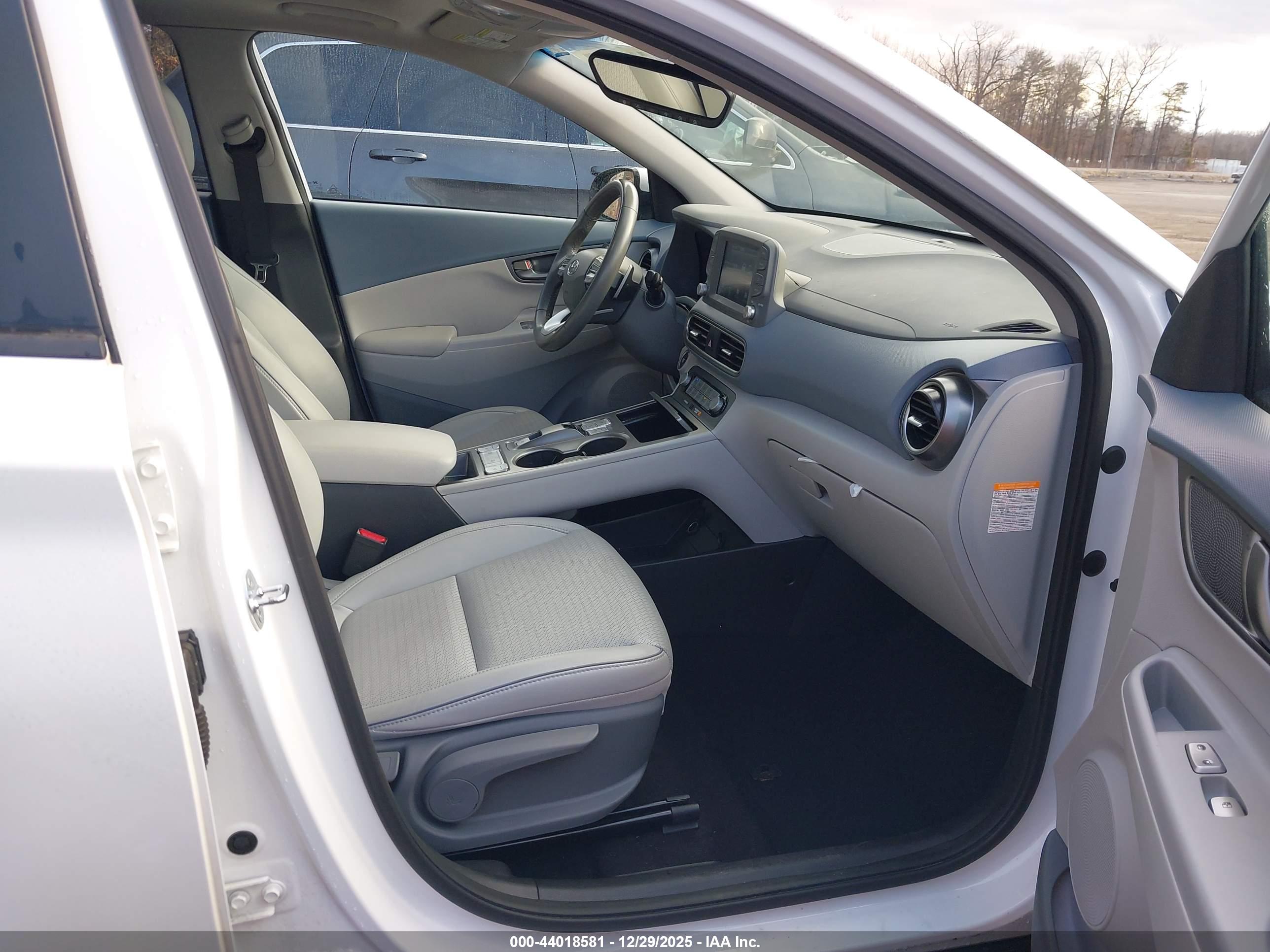 HYUNDAI KONA image 5