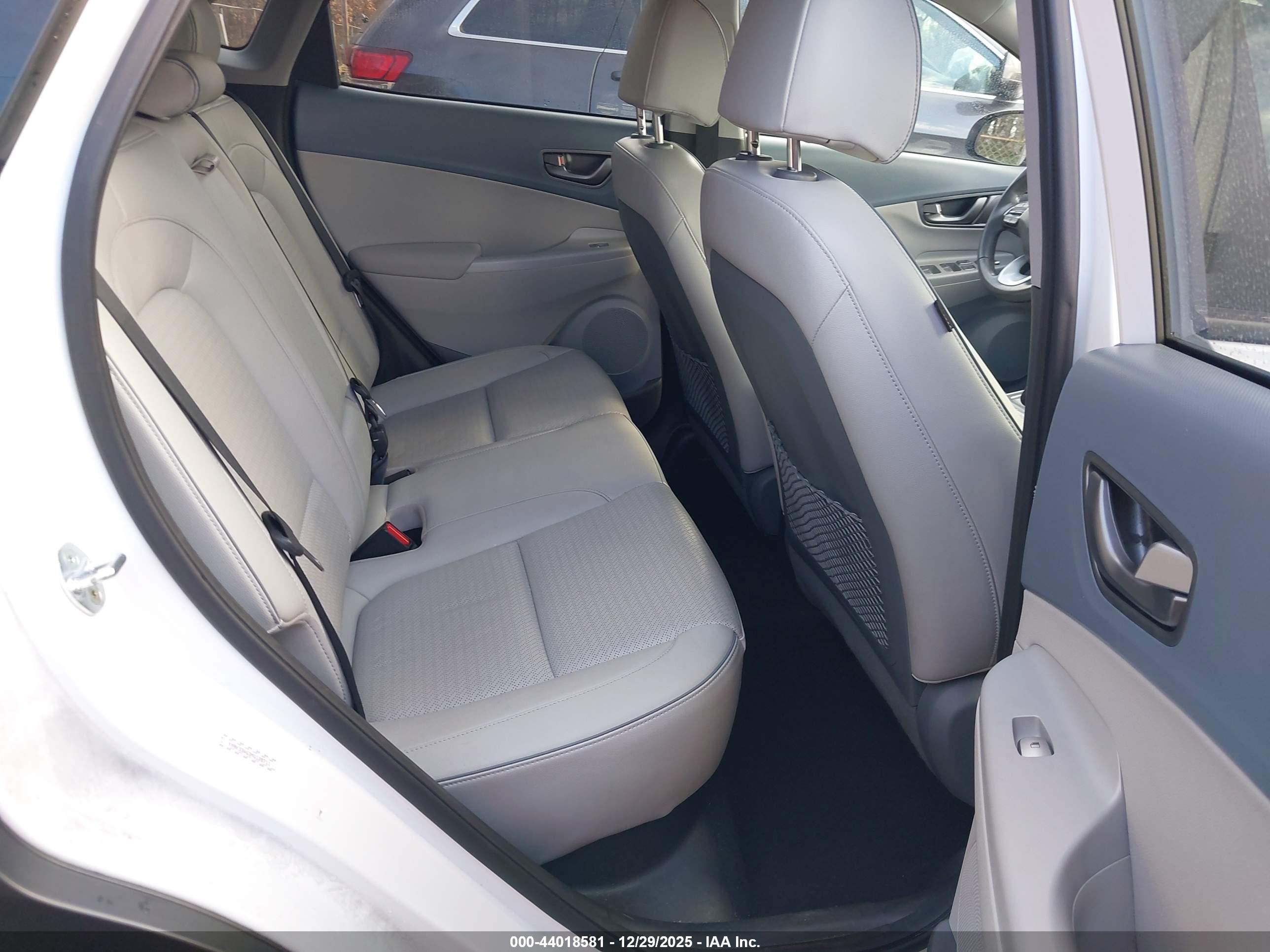 HYUNDAI KONA image 8