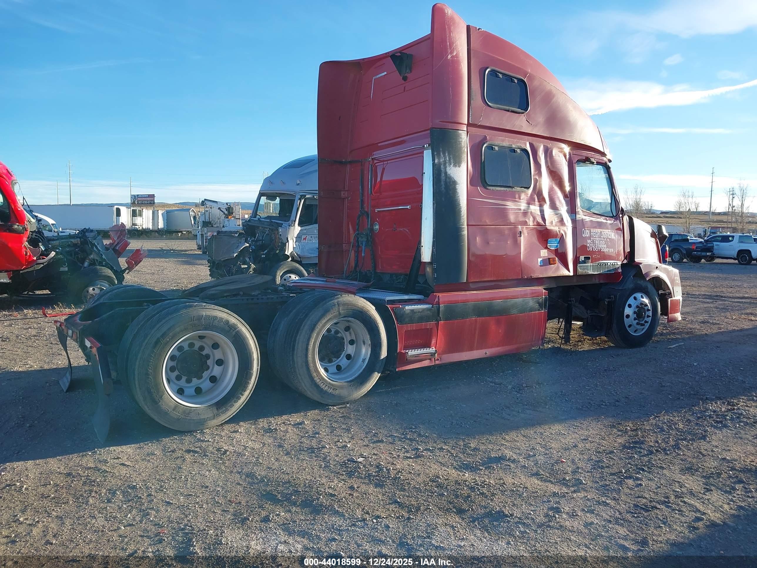 VOLVO VN image 4