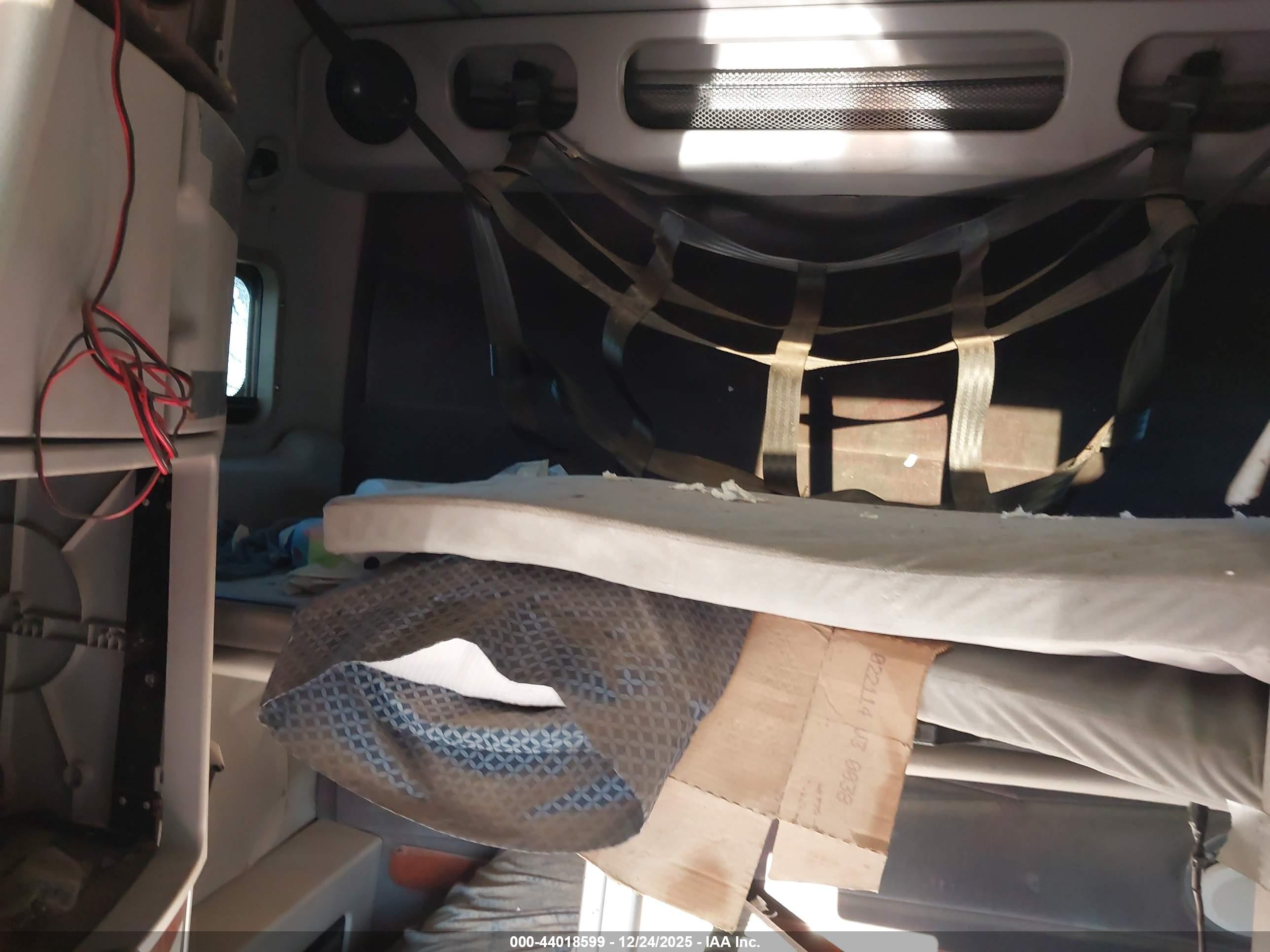 VOLVO VN image 8