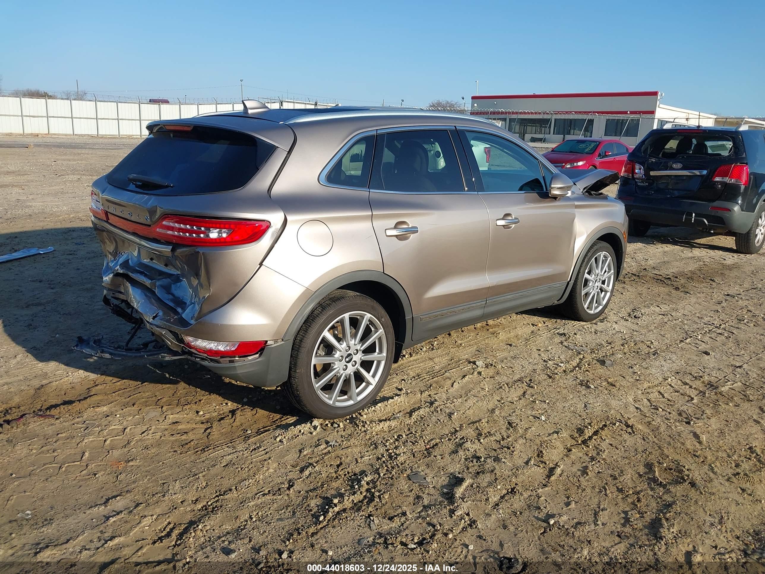 LINCOLN MKC image 4