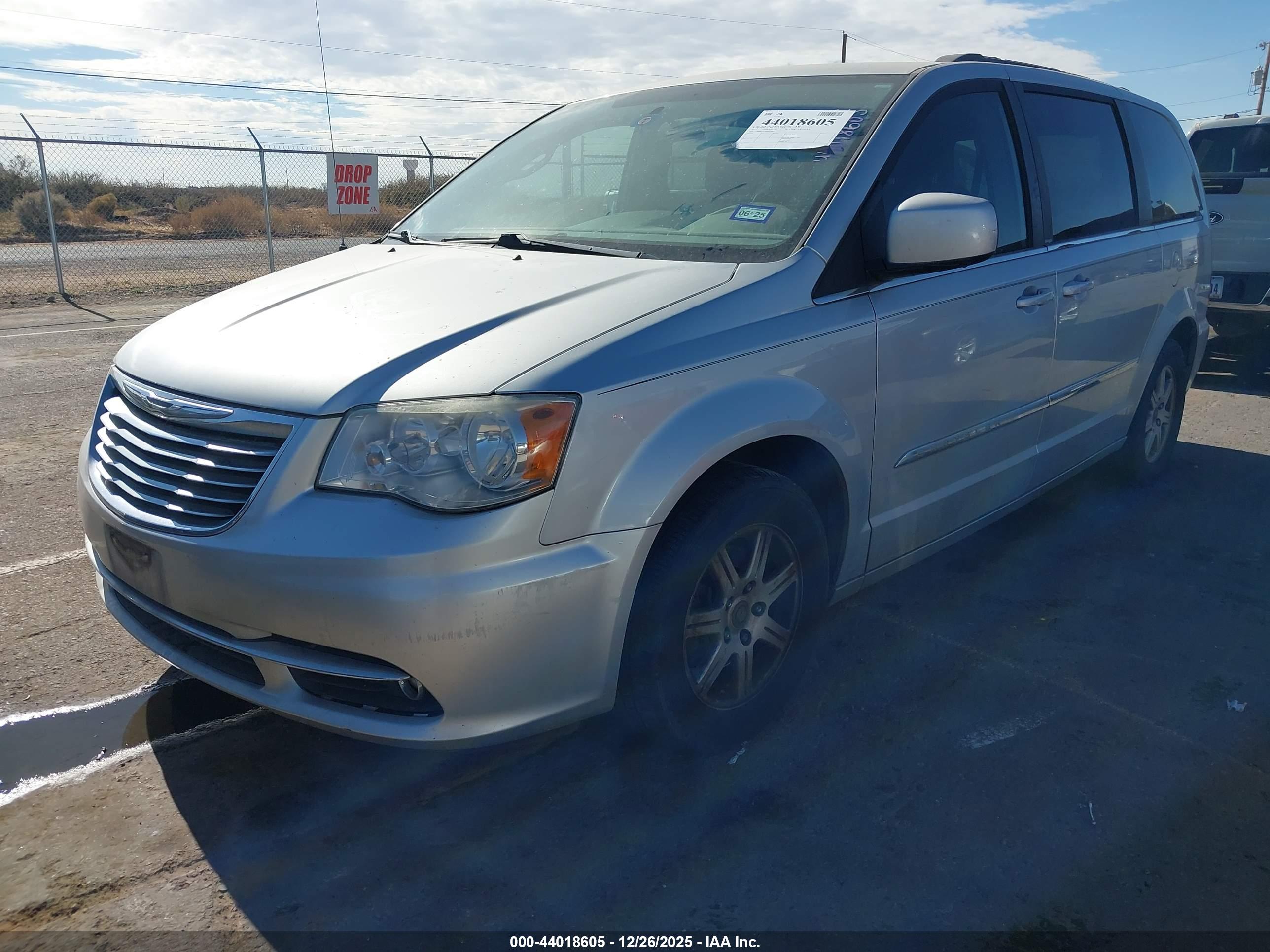 CHRYSLER TOWN image 2
