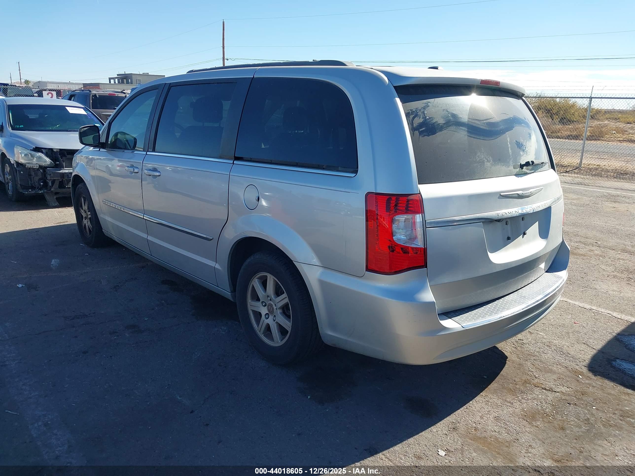 CHRYSLER TOWN image 3