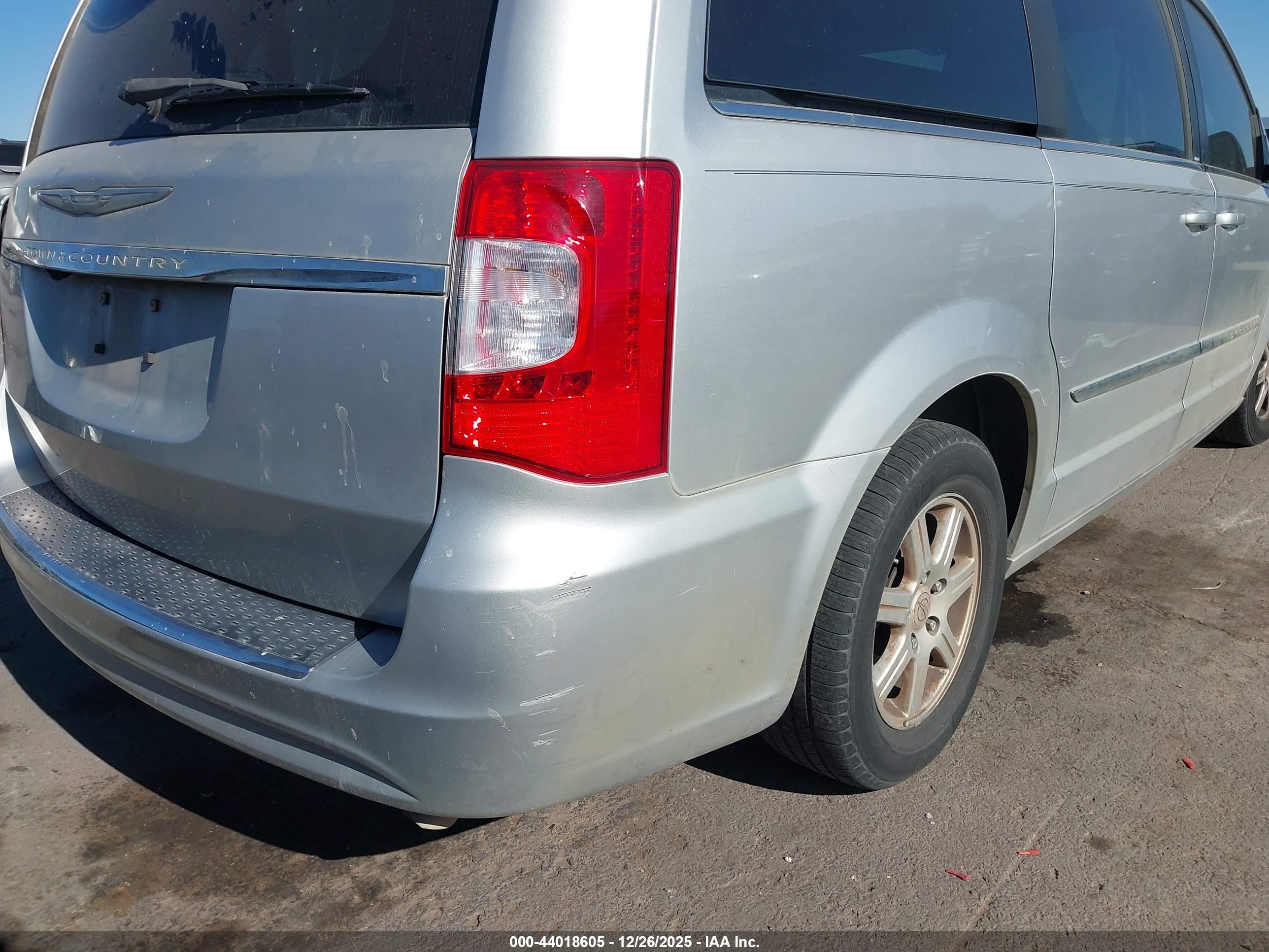 CHRYSLER TOWN image 6