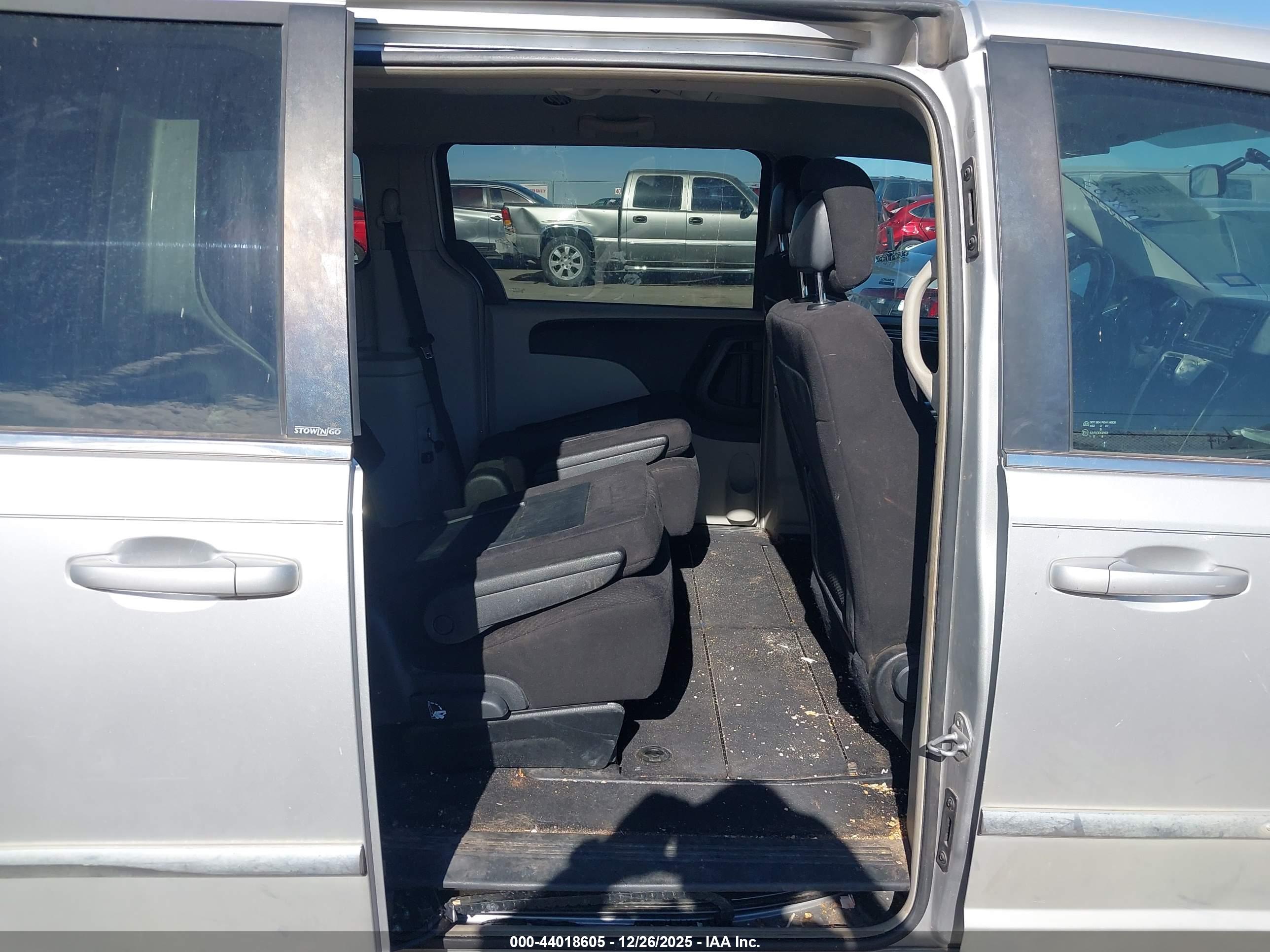 CHRYSLER TOWN image 8