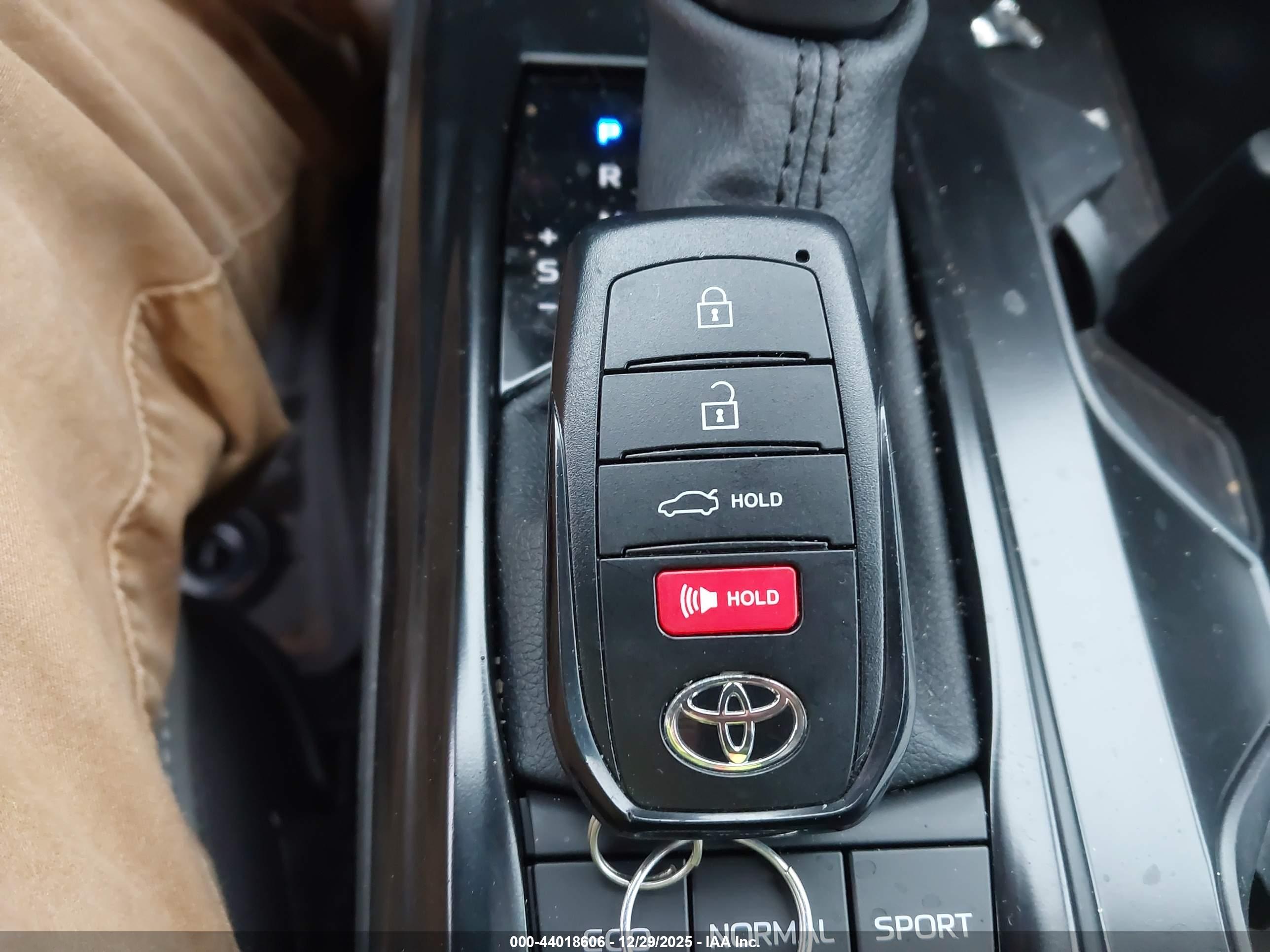 TOYOTA CAMRY image 11