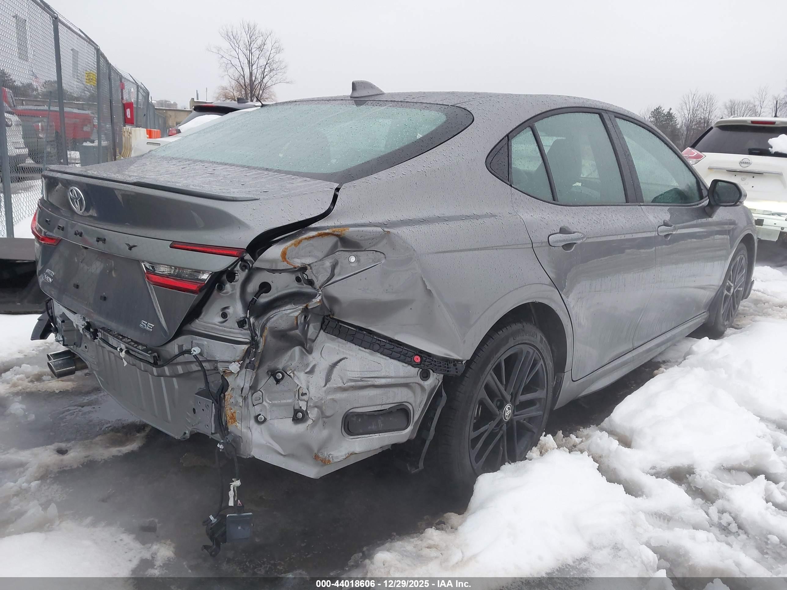 TOYOTA CAMRY image 4