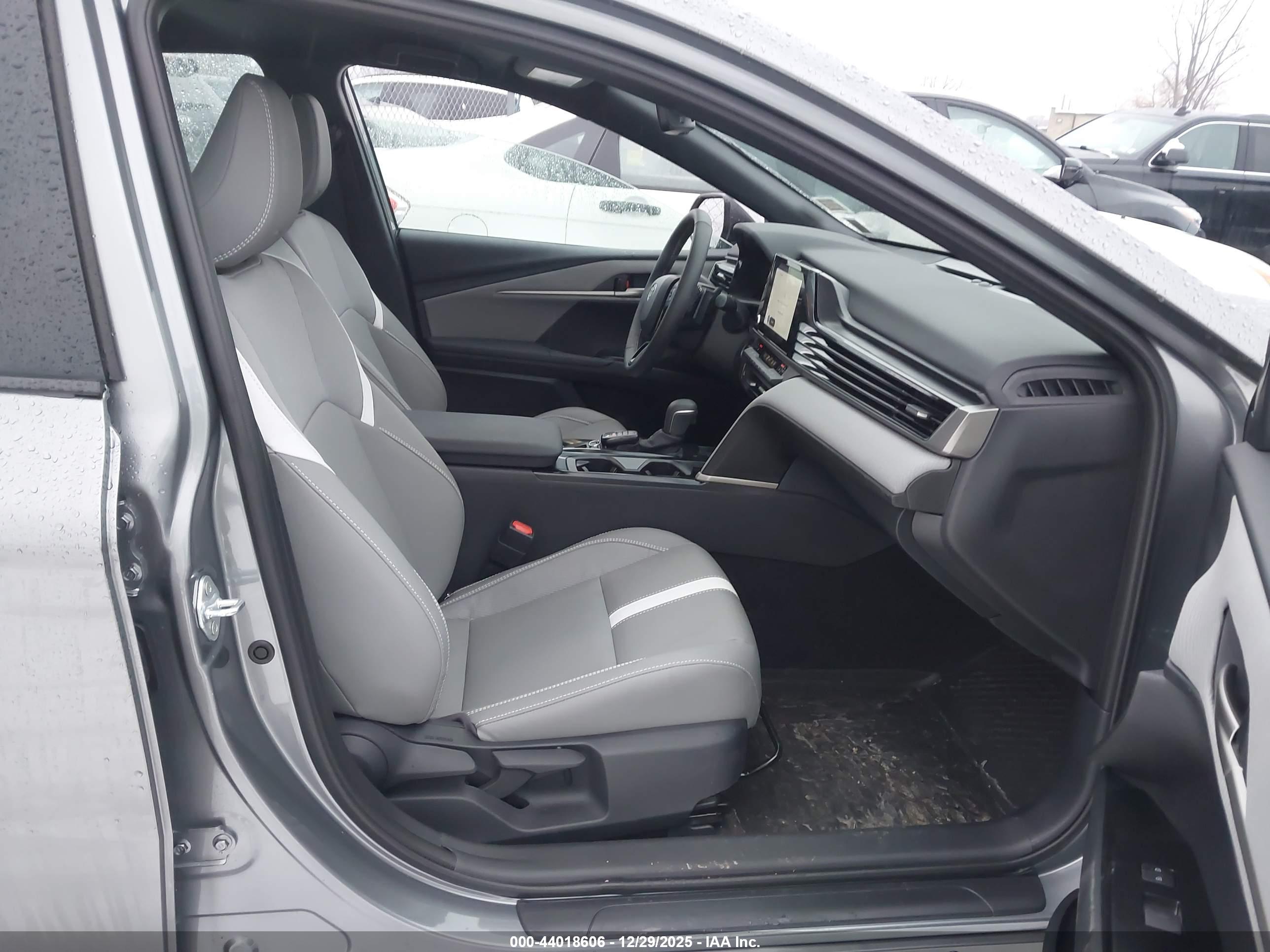 TOYOTA CAMRY image 5