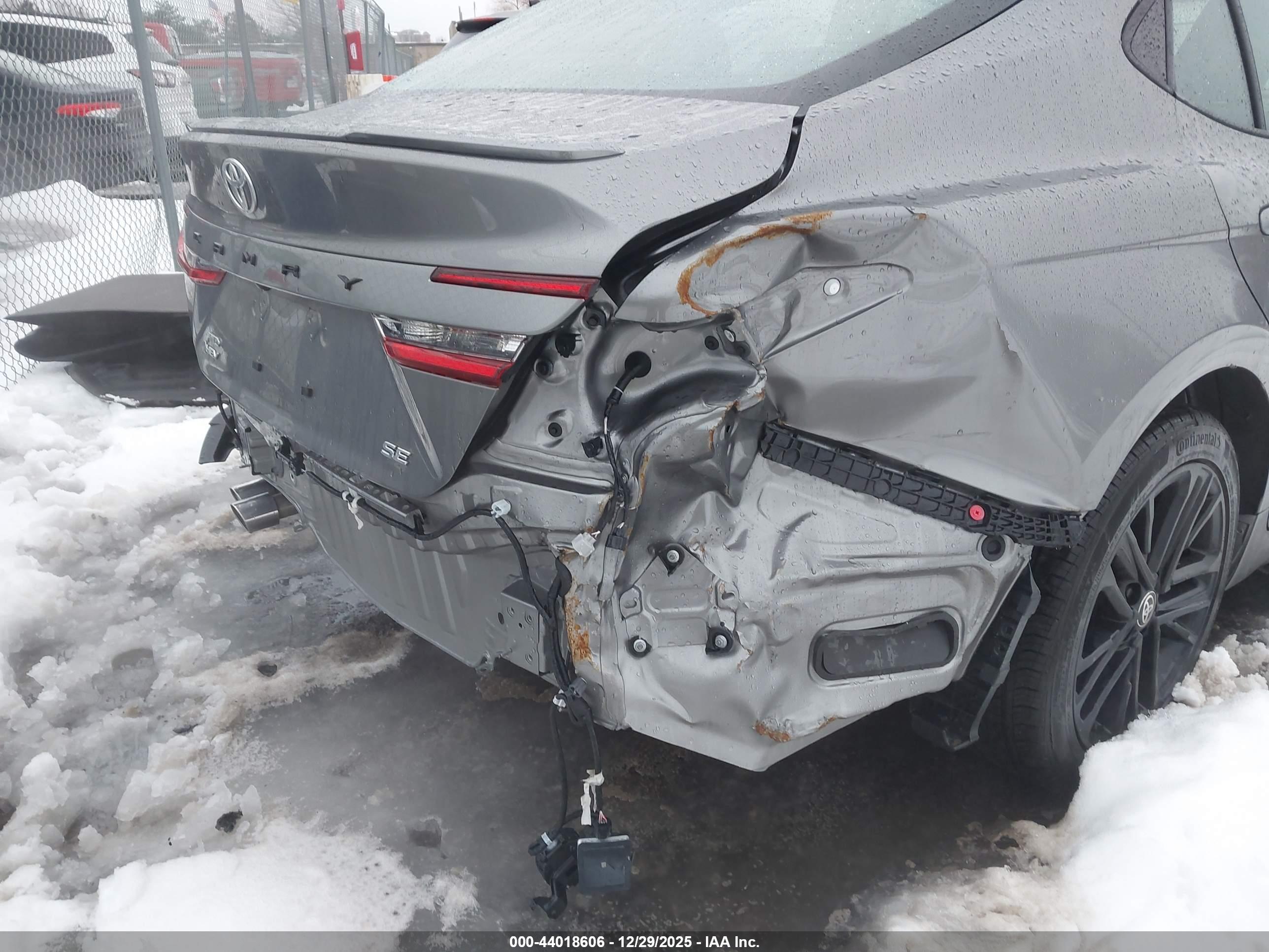 TOYOTA CAMRY image 6