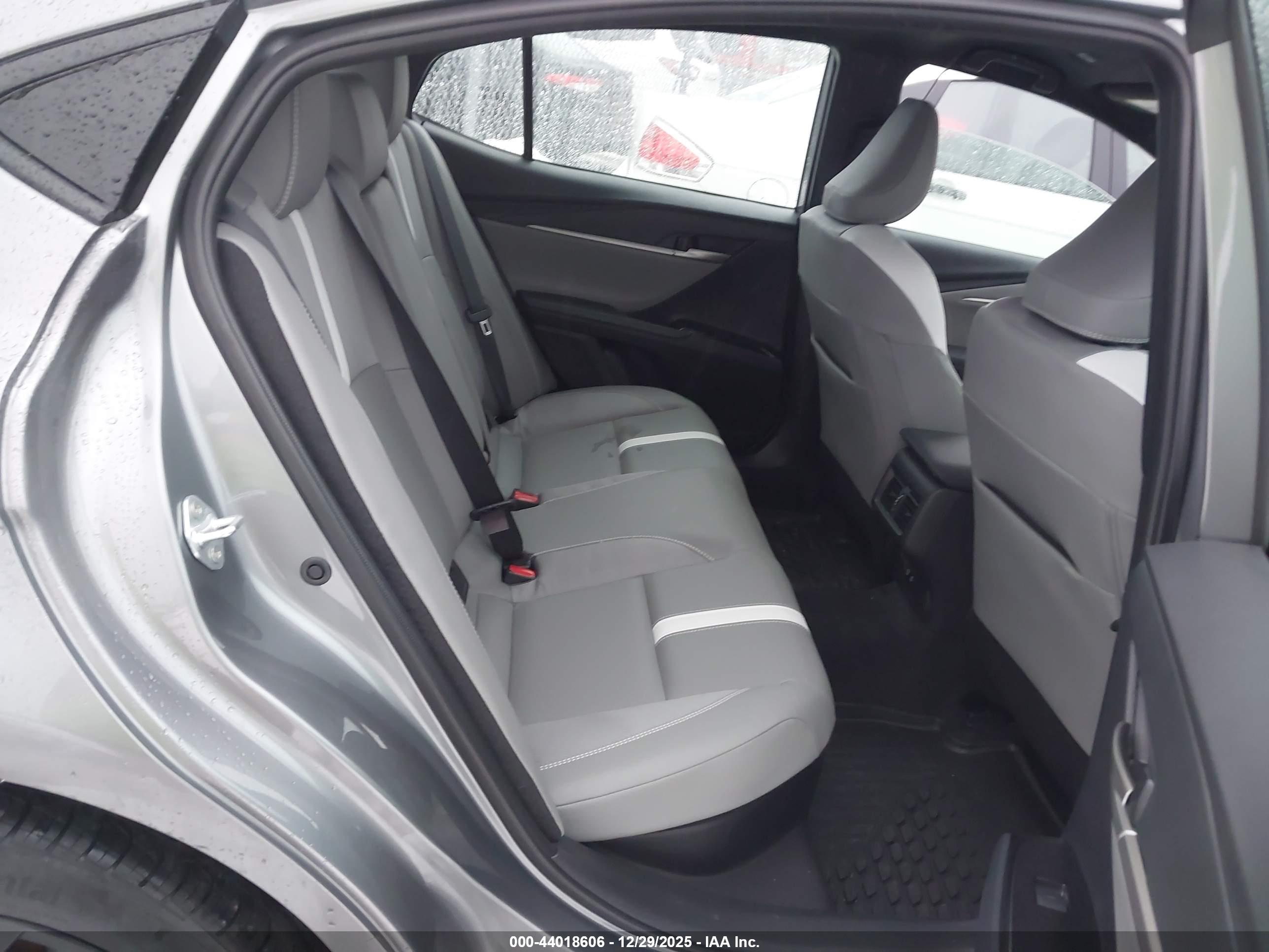 TOYOTA CAMRY image 8