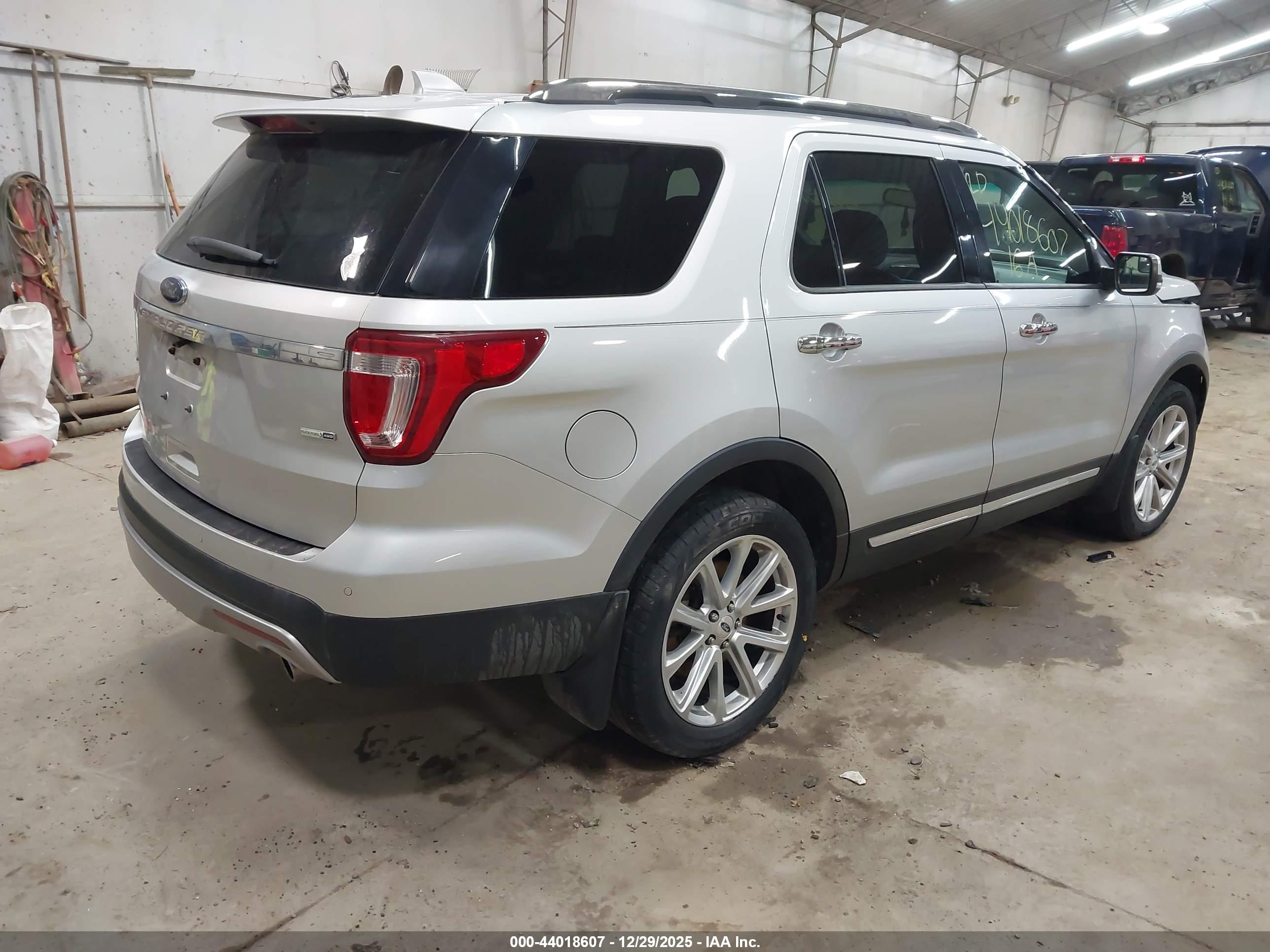 FORD EXPLORER image 4